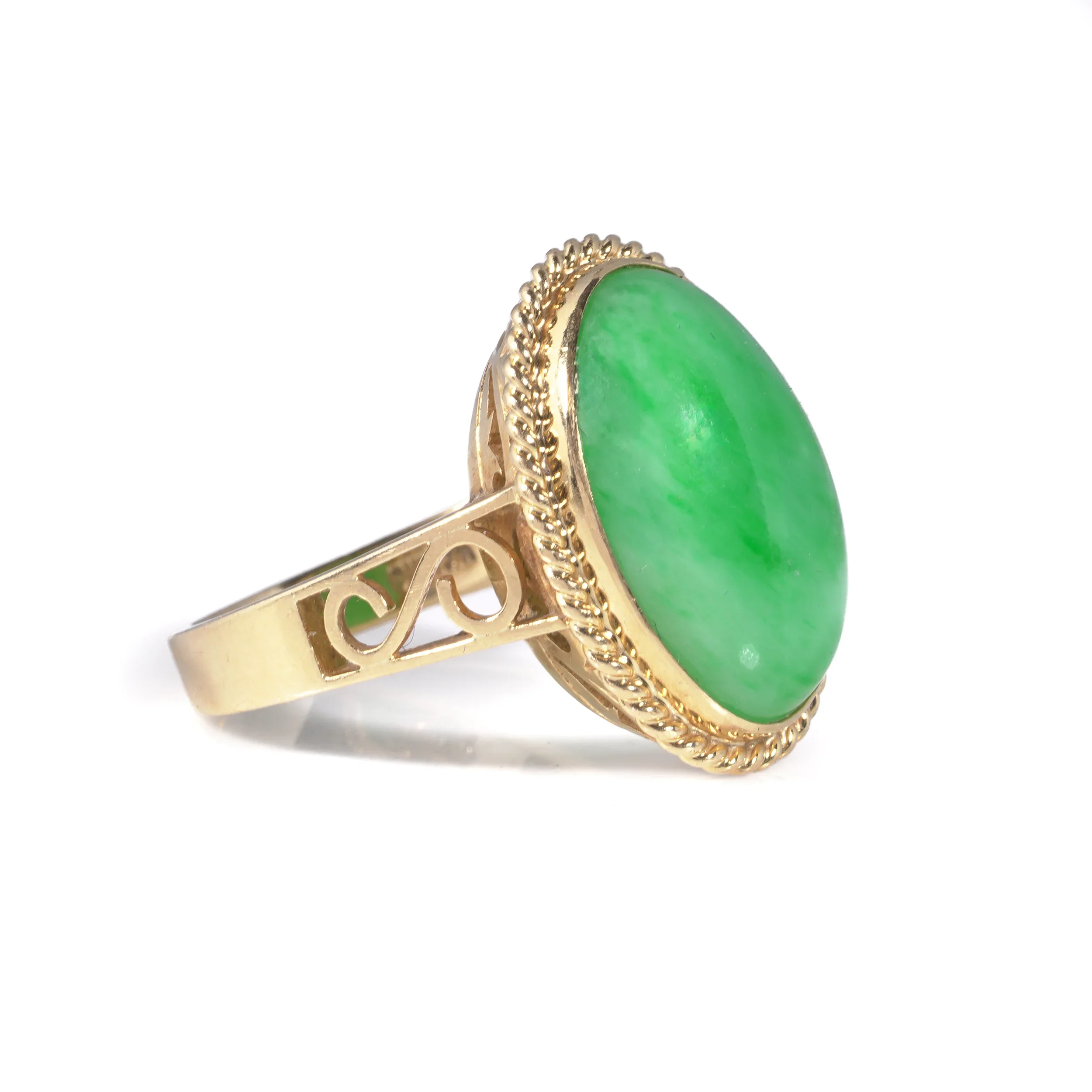 Mozeris-Fine-Antiques-18KT-Gold-Chinese-Natural-Jade-Dome-Ring3.webp