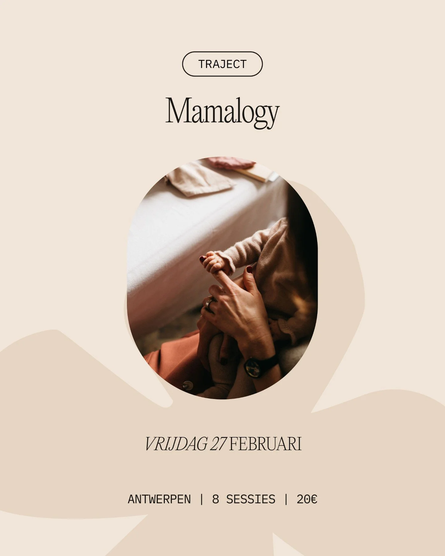 Misschien hoef je het moederschap niet alleen uit te zoeken.

Soms voelt mama-zijn overweldigend.
Alsof iedereen weet hoe het &ldquo;moet&rdquo;,
behalve jij.
Alsof je tegelijk sterk, zorgend en beschikbaar moet zijn,
maar onderweg jezelf een beetje 