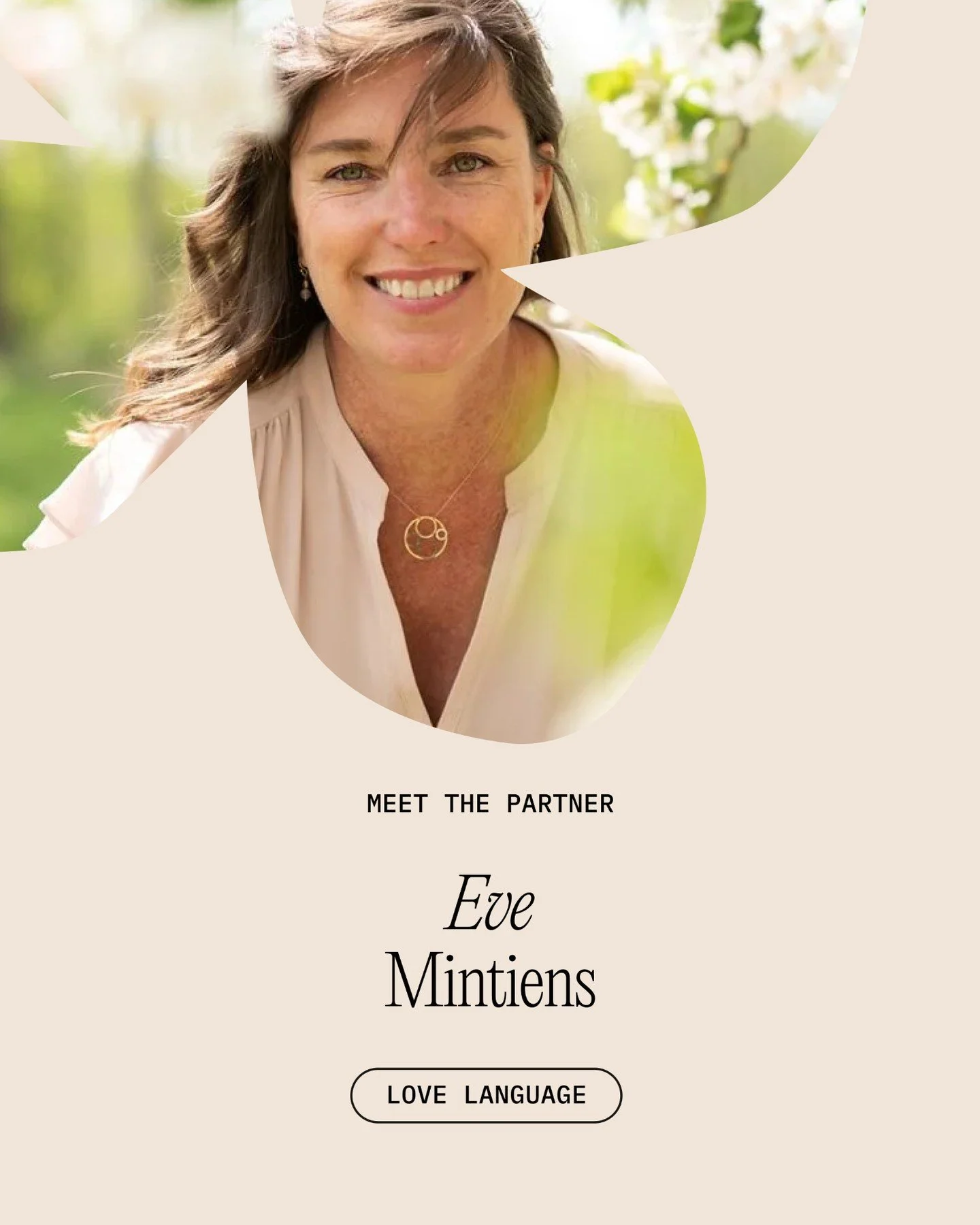 Vanuit haar eigen zoektocht naar verbinding ontdekte @evemintiens hoe bepalend communicatie is binnen een relatie.

Wat begon met een verdieping in moederschap, groeide uit tot een passie voor relaties, familiesystemen en de dynamieken die onder onze