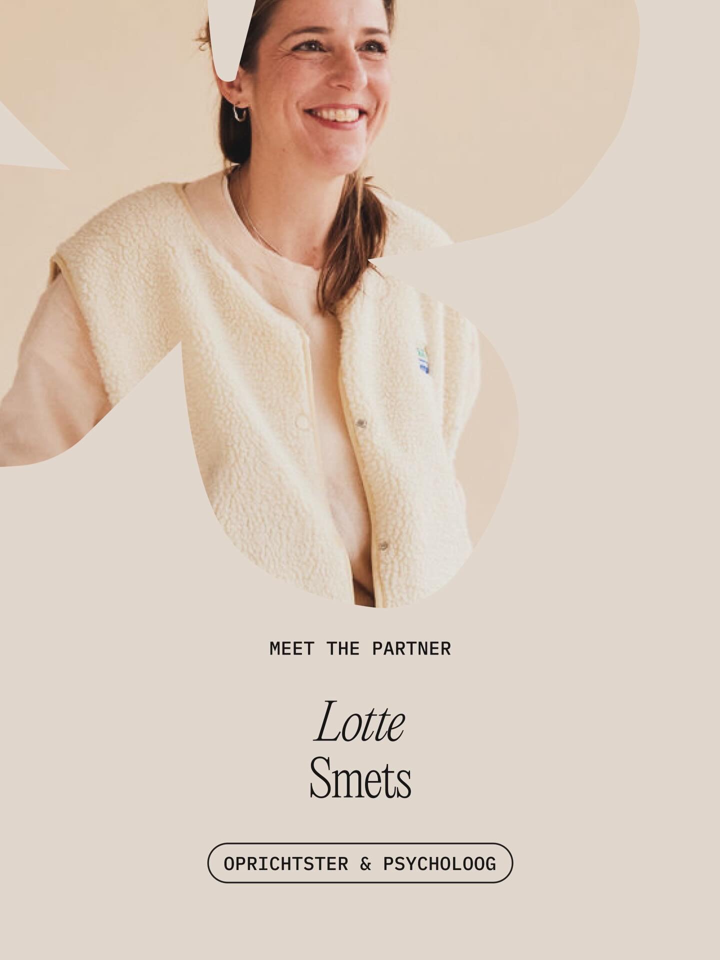 Vandaag mag het even helemaal over Lotte gaan&hellip;
want het is haar verjaardag. ✨

Lotte is mama van twee en klinisch psycholoog.
Maar bovenal is ze iemand die met veel zachtheid naast mama&rsquo;s gaat staan op momenten waarop het soms zwaar, ver