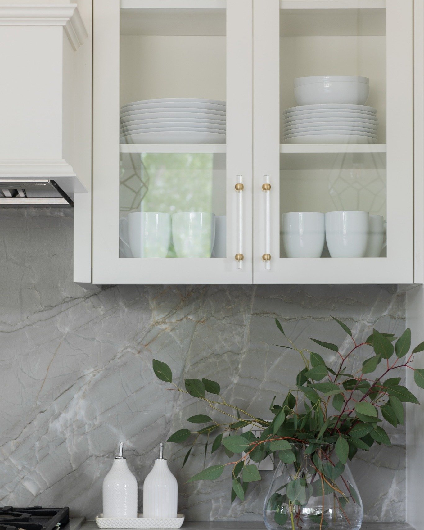 Open shelves have been coming in hot, but we&rsquo;ll always be a fan of classic glass-front cabinets flanking a range. They provide a peak at the beautiful dishware while keeping a cohesive look with the rest of the upper cabinets. What do you prefe