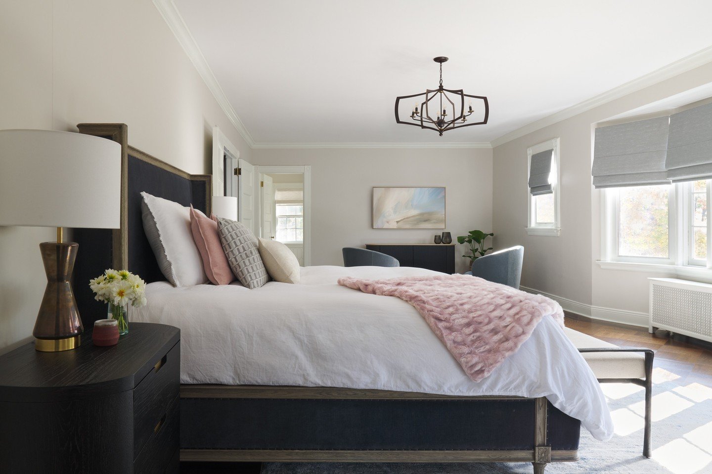Hoping to spend a couple of days relaxing in bed with a fuzzy blanket to mentally prepare for the holidays. How are you getting ready?? .

📸: @lisarussmanphoto
