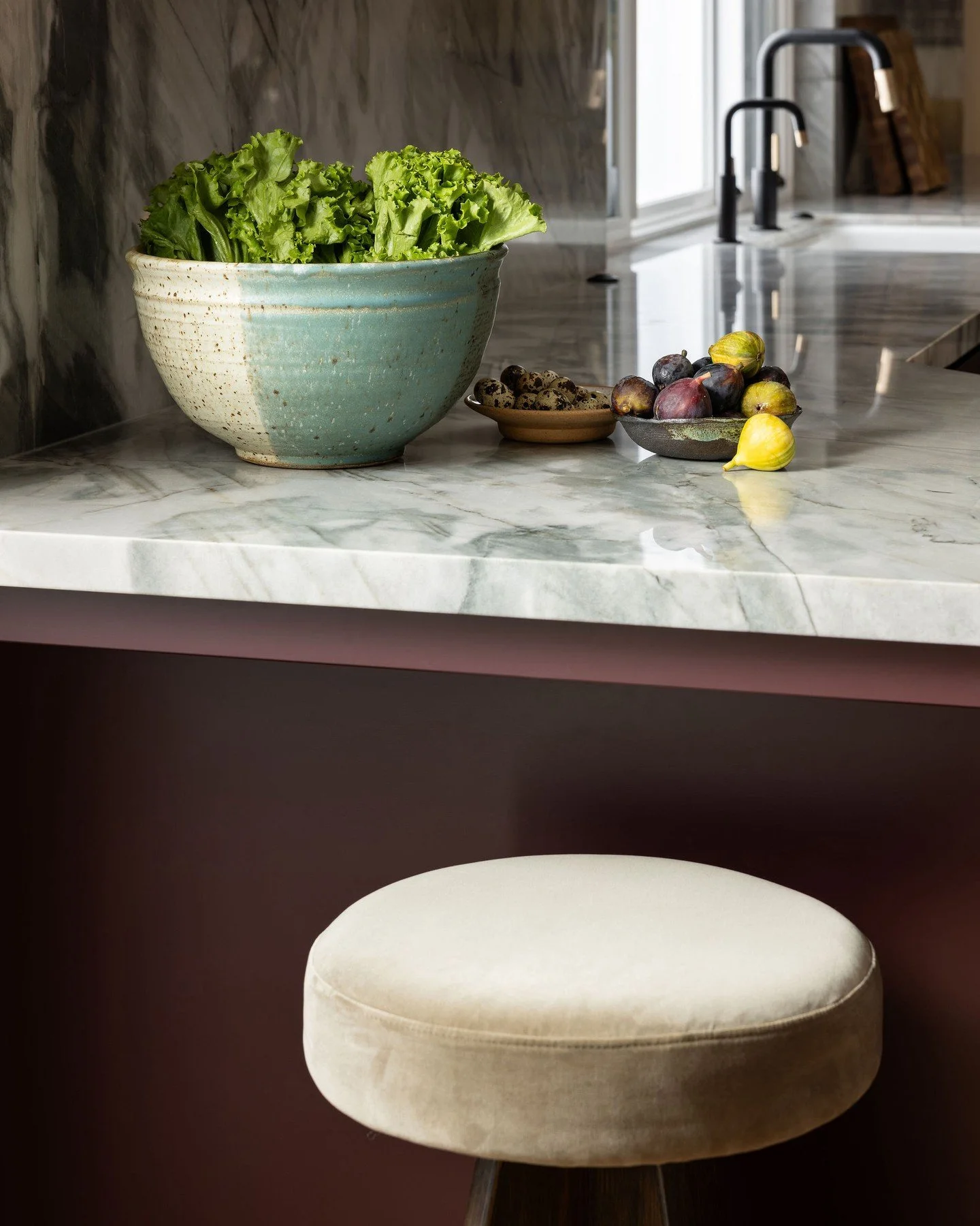 Slow January energy.

Quiet mornings, calm moments, and a kitchen that invites you to linger a little longer.

📸: @stephanie___russo

Stylist: @emilyairoso