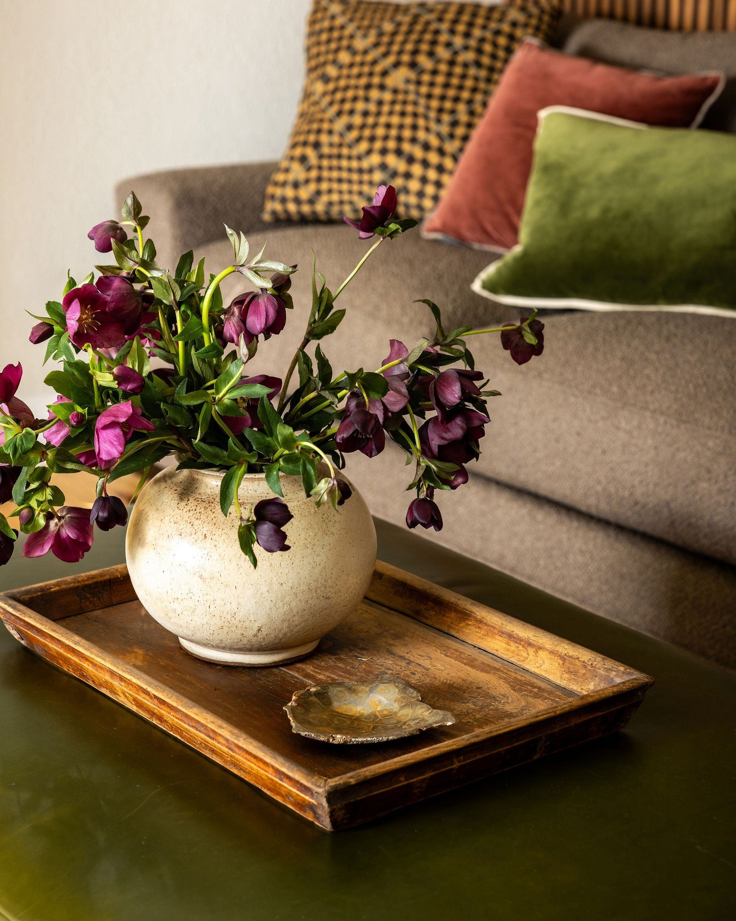 This moment was all about the details. Burgundy florals styled by @emilyairoso nod back to the Farrow &amp; Ball Brinjal kitchen, with every texture beautifully captured by stephanie_russo.

📸: @stephanie___russo

Stylist: @emilyairoso