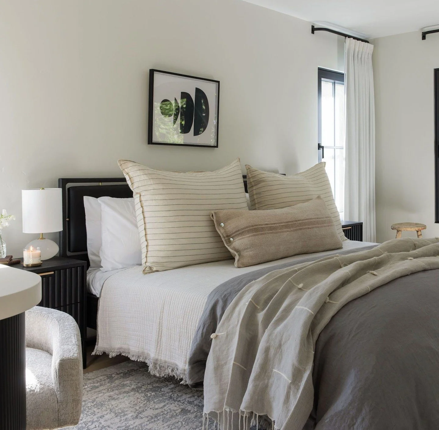 Soft layers and warm neutrals come together to create a dreamy retreat designed for slowing down. 

📸: @nicolediannephoto
Styling by @whitneyrosefecteau