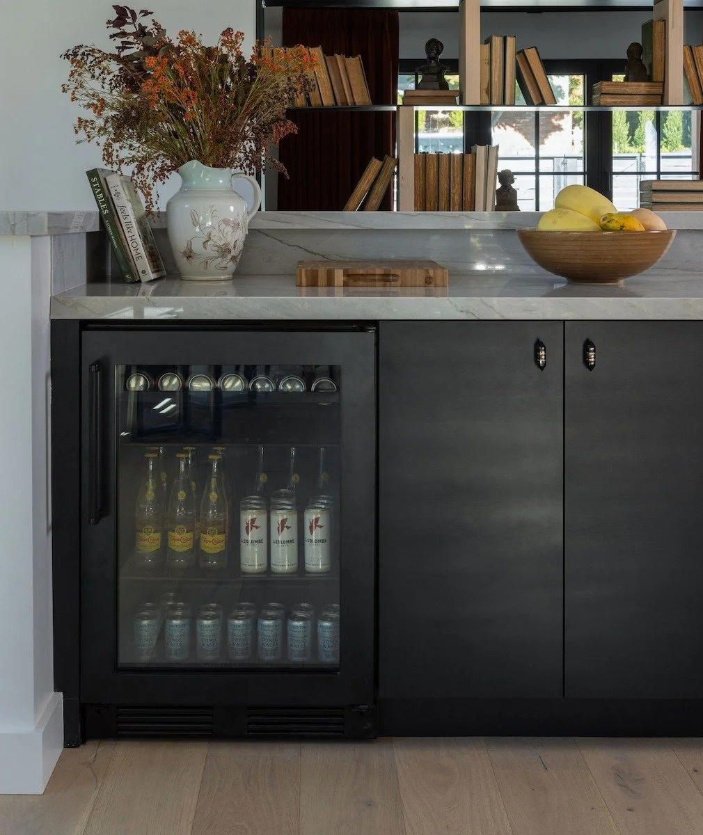 We love a beverage fridge tucked just outside the kitchen. 
Space for the chef. Space for the guests.
📸: @nicolediannephoto
Styling by: @whitneyrosefecteau