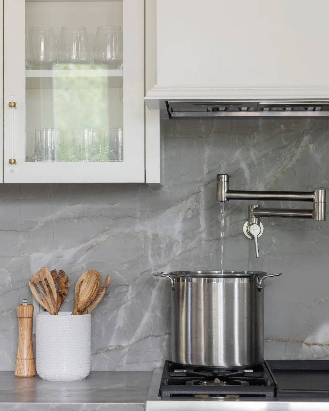 Silver in a world of gold. 🤍 Sometimes, classic silver is all you need. 
Are you team pot filler? Because a decorative wall faucet over beautiful quartzite is undeniably a moment.
📸: @nicolediannephoto