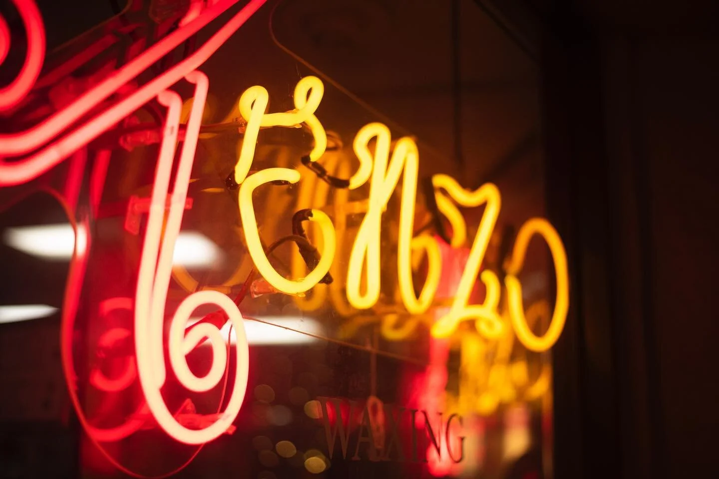 #ringlingphoto #color #colorphotography #red #yellow #neonsigns #neonlights #neonlightsign #streetphotography #street #window #barbershop #photography #nikonphotography #nikon #nikond750 #nikonusa