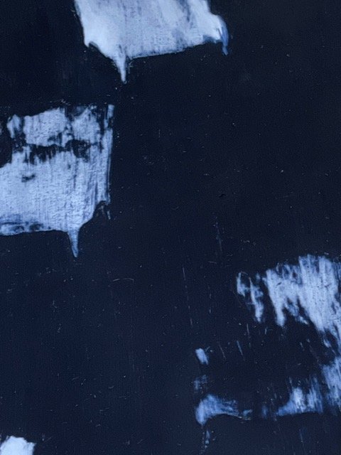 'Ghost Chairs 3’ by Nicola Bouwer – Original oil painting from the Ghost series, 25x21cm.
