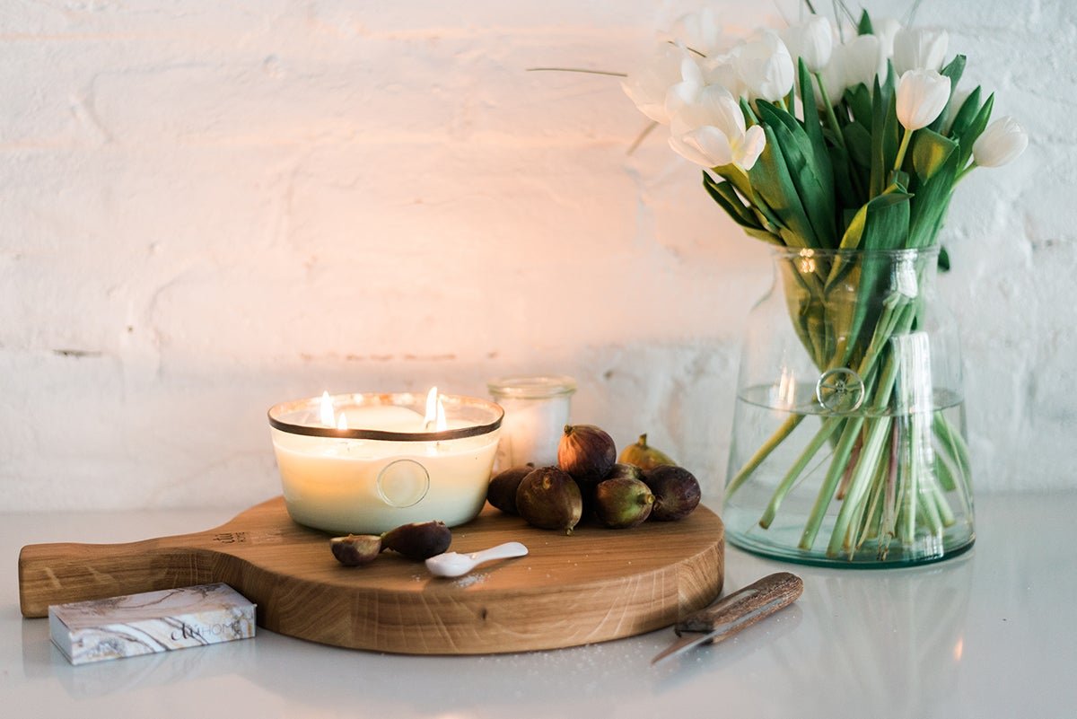 LEY217LWP-etuhome-large-candle-porto-vecchio-fig-leaf-and-sea-salt-4_1200x801.jpeg