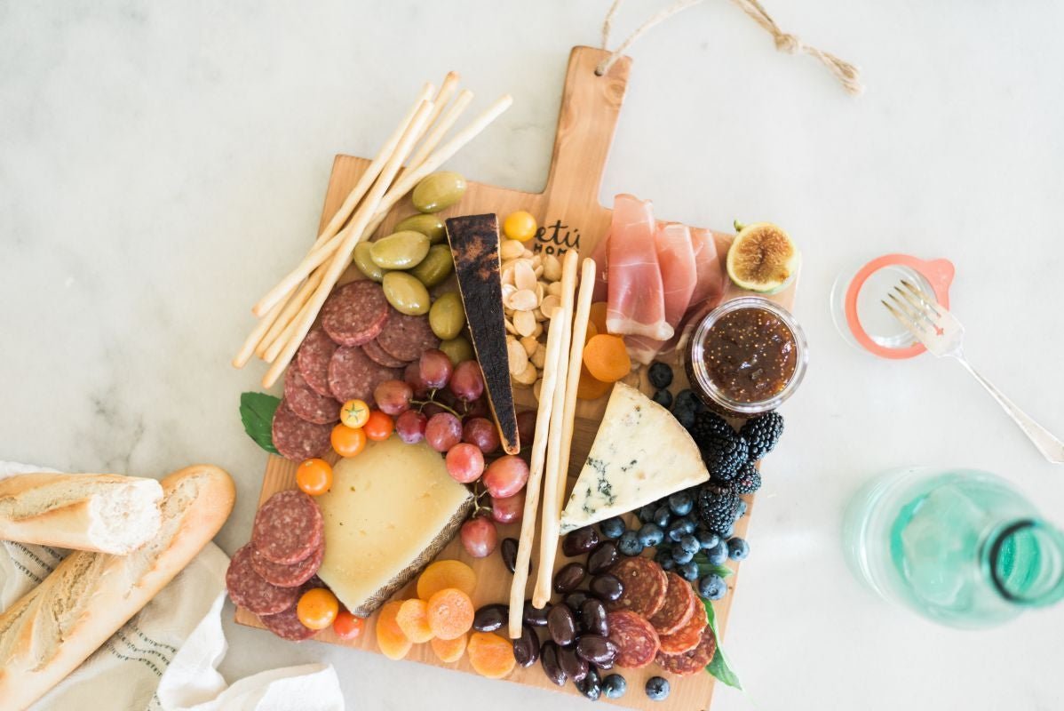 REY224AN9-etuhome-square-pine-charcuterie-board-2_1198x800.jpeg
