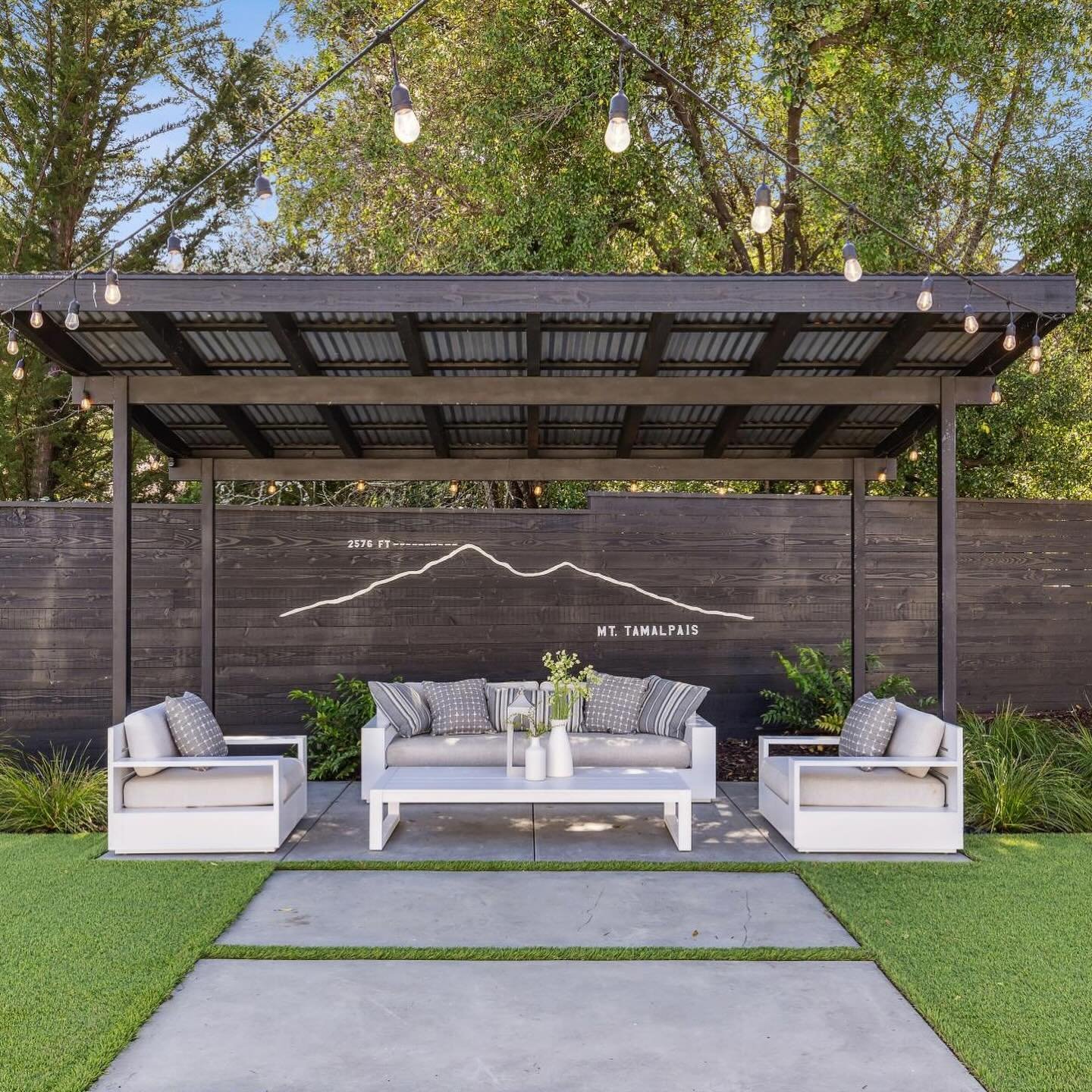 .
Mill Valley mornings in the perfect outdoor setting. Contact @nadinedonalds &amp; @ethanmoellerrealestate for details!

#stagingbymodesign #landscaping
#landscapearchitecture
#fulfilled #home #homestaging #homedecor #design #homedesign #interiordes