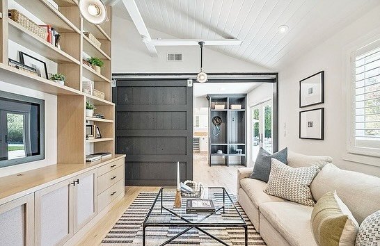 Single-level Sleepy Hollow retreat with a swimming pool? YES, please!🏊🏼💦

For details contact:
Gwyn@gwyninmarin.com

#stagingbymodesign
#fulfilled #home #homestaging #homedecor #design #homedesign #interiordesign #interior #inspiration #moderndesi