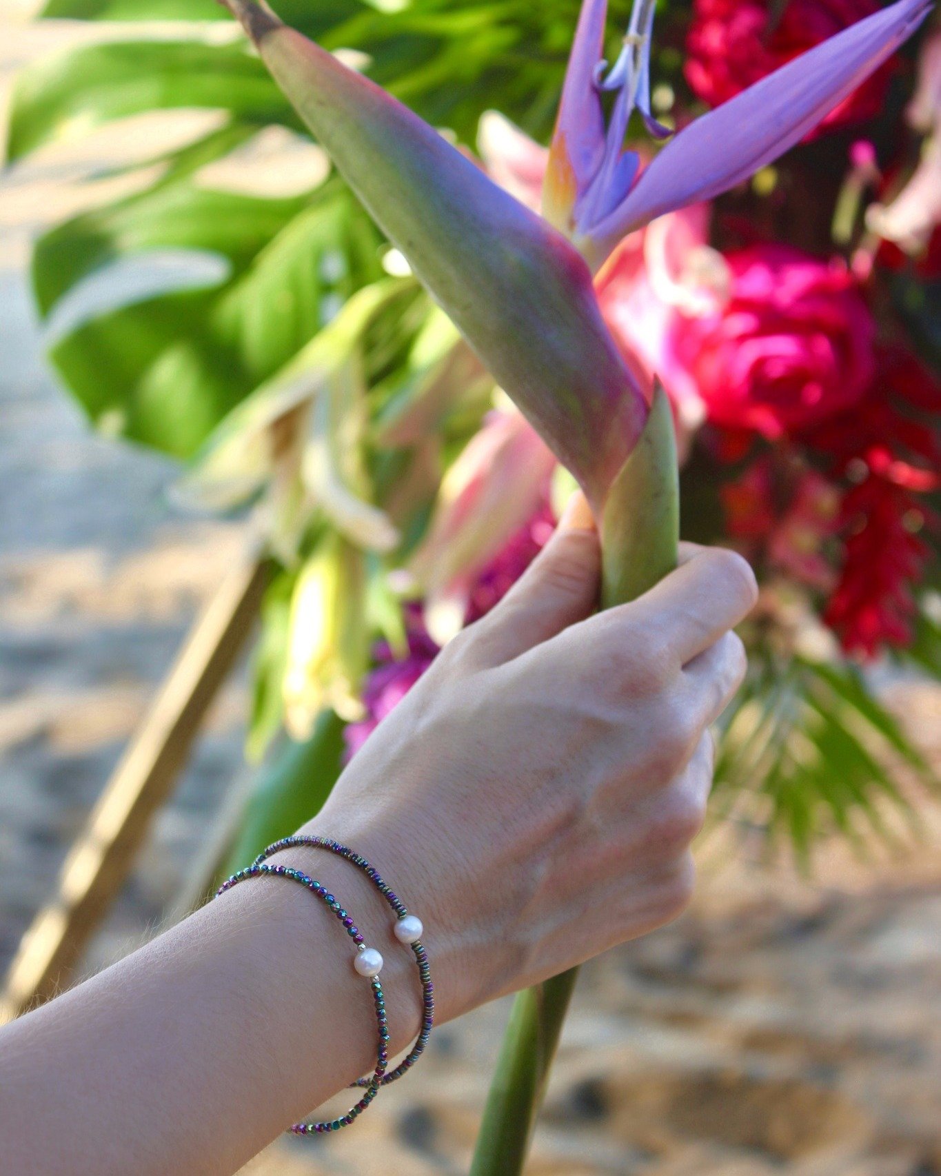 My lost Paradise and my bracelets
&bull;
&bull;
#perla #joyeria #modamexicana #hechoenmexico #hechoamano #jewelry #pearl #fashionjewelry #gemstones #boho #etsy #lunariaannuamx #perlanegra #stones #tropical #healingjewelry #trendy #mermaid #consumeloc