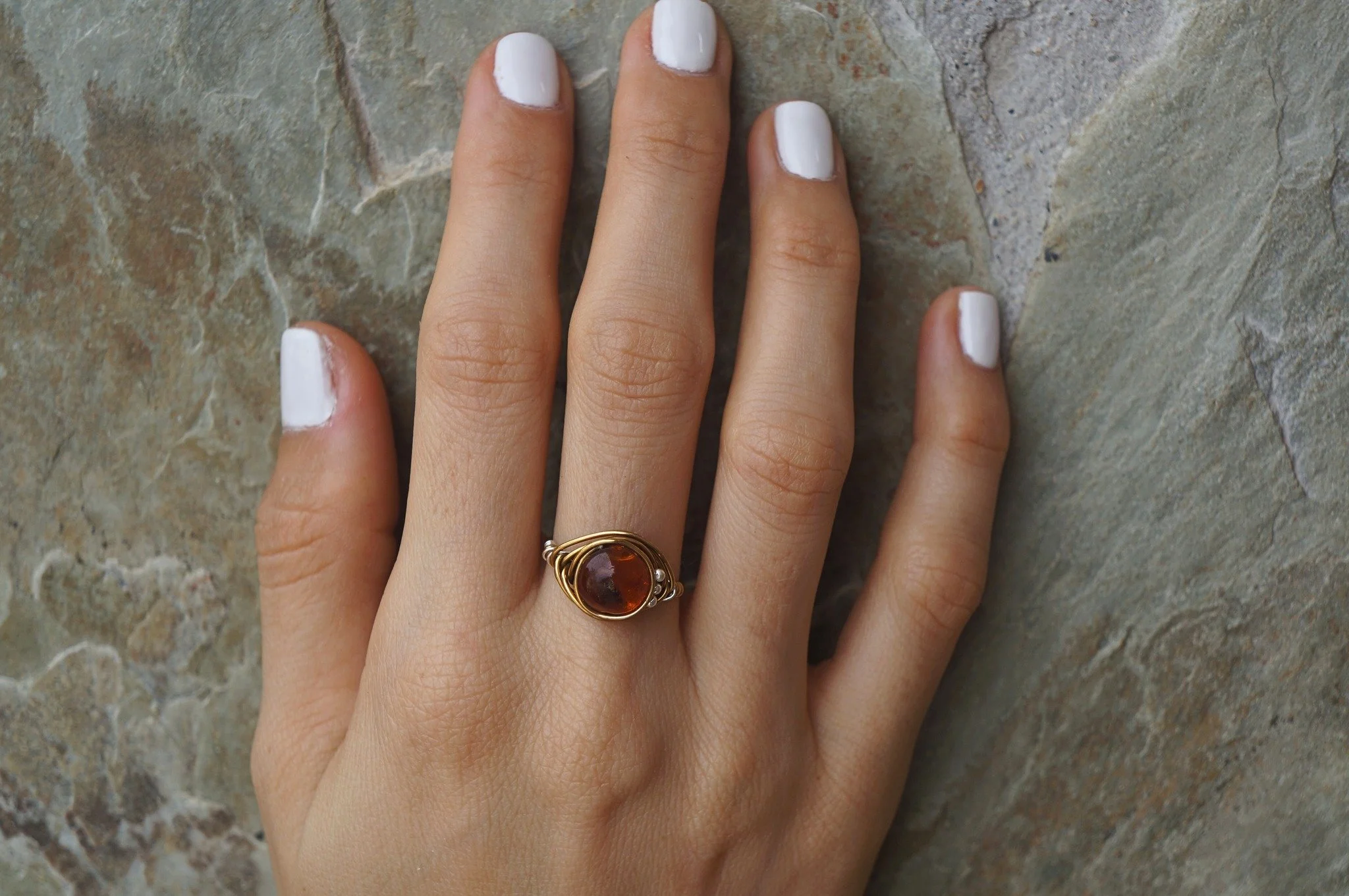 On my finger, a fabulous iconic ambar ring
&bull;
&bull;
#lunaria #accesorios #moda #mexico #modaenmexico #fashionjewelry #fashion #trendy #hechoamano #hechoenmexico #lunariaannuamx #handmade #handmadejewelry #uniquejewelry #turquesa #uniquepiece #so