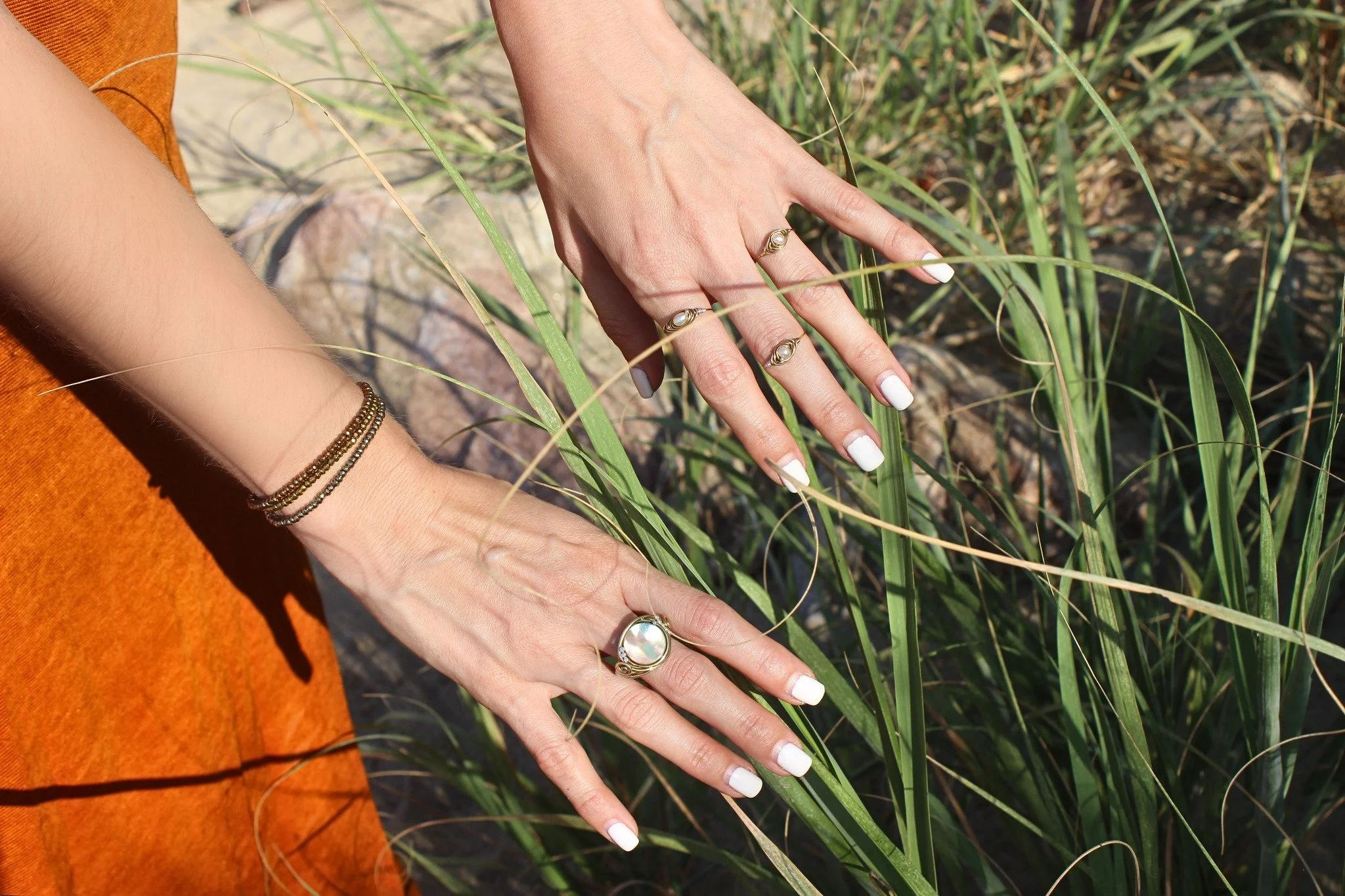 A slice of autumn. Zesty. Juicy. Stacked. How do you wear yours?
&bull;
&bull;
#lunaria #accesorios #moda #mexico #modaenmexico #fashionjewelry #fashion #trendy #hechoamano #hechoenmexico #lunariaannuamx #handmade #handmadejewelry #uniquejewelry #tur