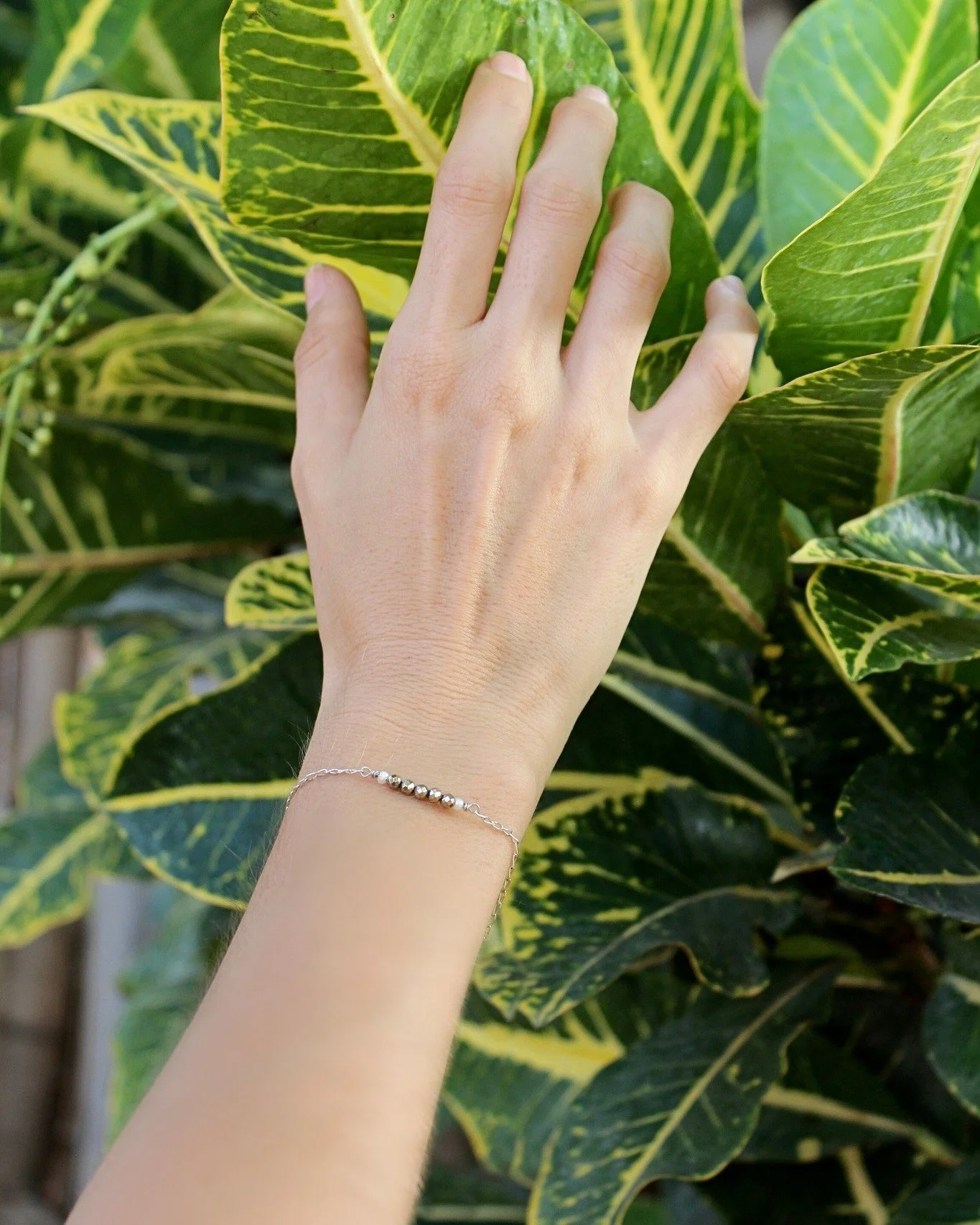 Each leave carries the story of its origin and a spark of joy.
&bull;
&bull;
#lunaria #accesorios #moda #mexico #modaenmexico #fashionjewelry #fashion #trendy #hechoamano #hechoenmexico #lunariaannuamx #handmade #handmadejewelry #uniquejewelry #turqu