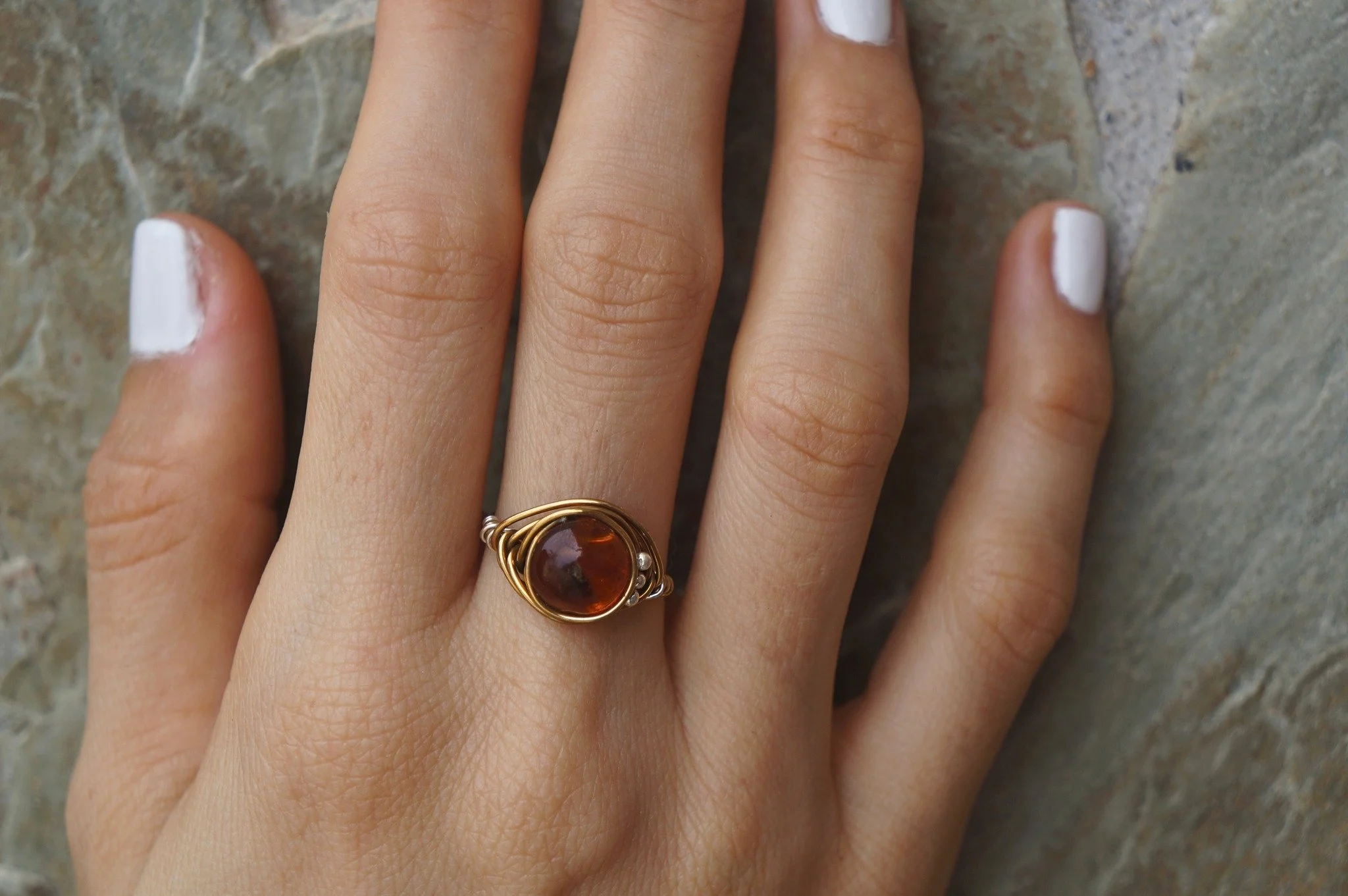 It's about someone who loves beauty
&bull;
&bull;
#perla #joyeria #modamexicana #hechoenmexico #hechoamano #jewelry #pearl #fashionjewelry #gemstones #boho #etsy #lunariaannuamx #perlanegra #stones #tropical #healingjewelry #trendy #mermaid #consumel