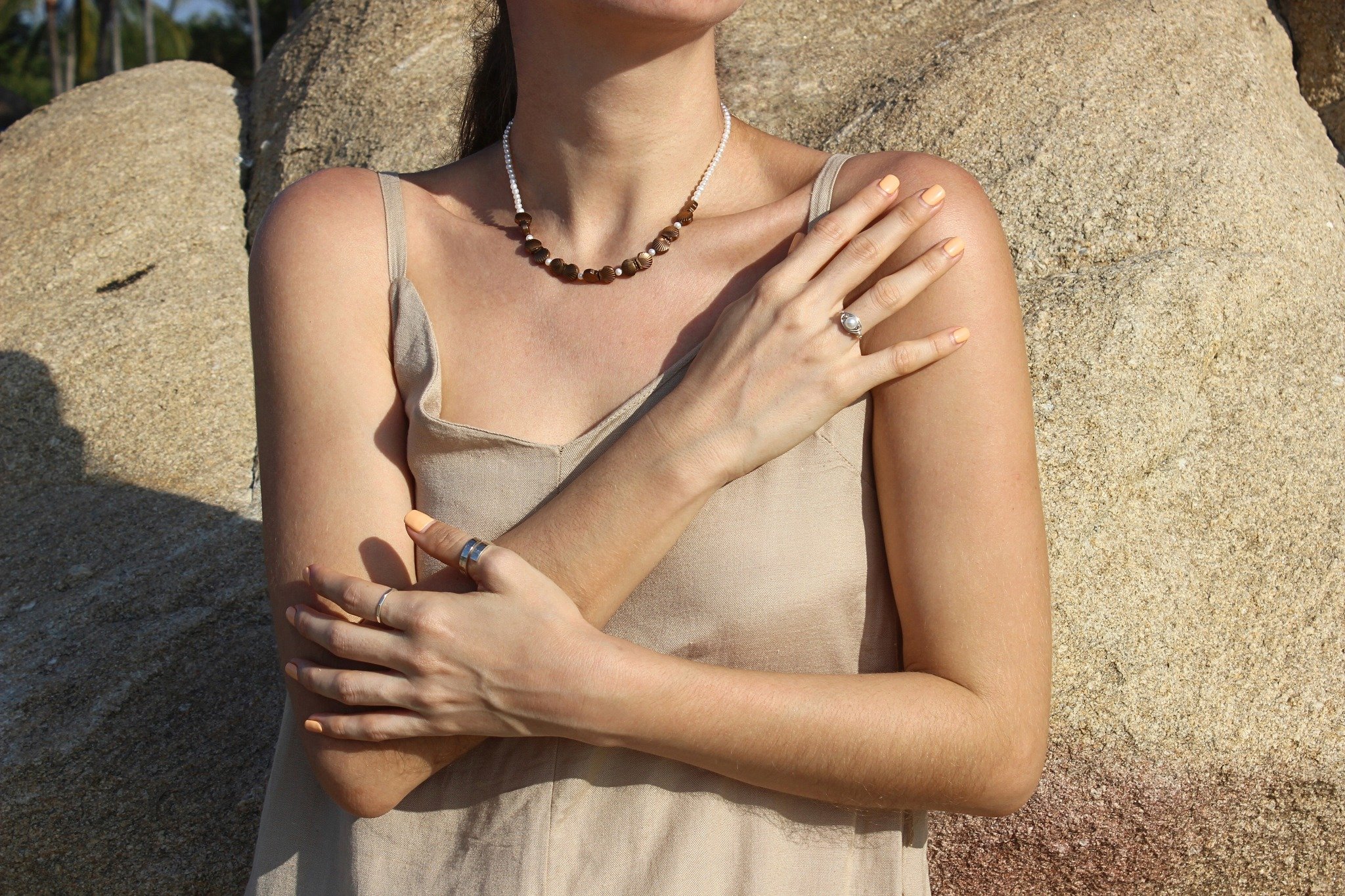 I didn't grow up dreaming about weddings, but I did grow up hoping to be chosen
&bull;
&bull;
#perla #joyeria #modamexicana #hechoenmexico #hechoamano #jewelry #pearl #fashionjewelry #gemstones #boho #etsy #lunariaannuamx #perlanegra #stones #tropica