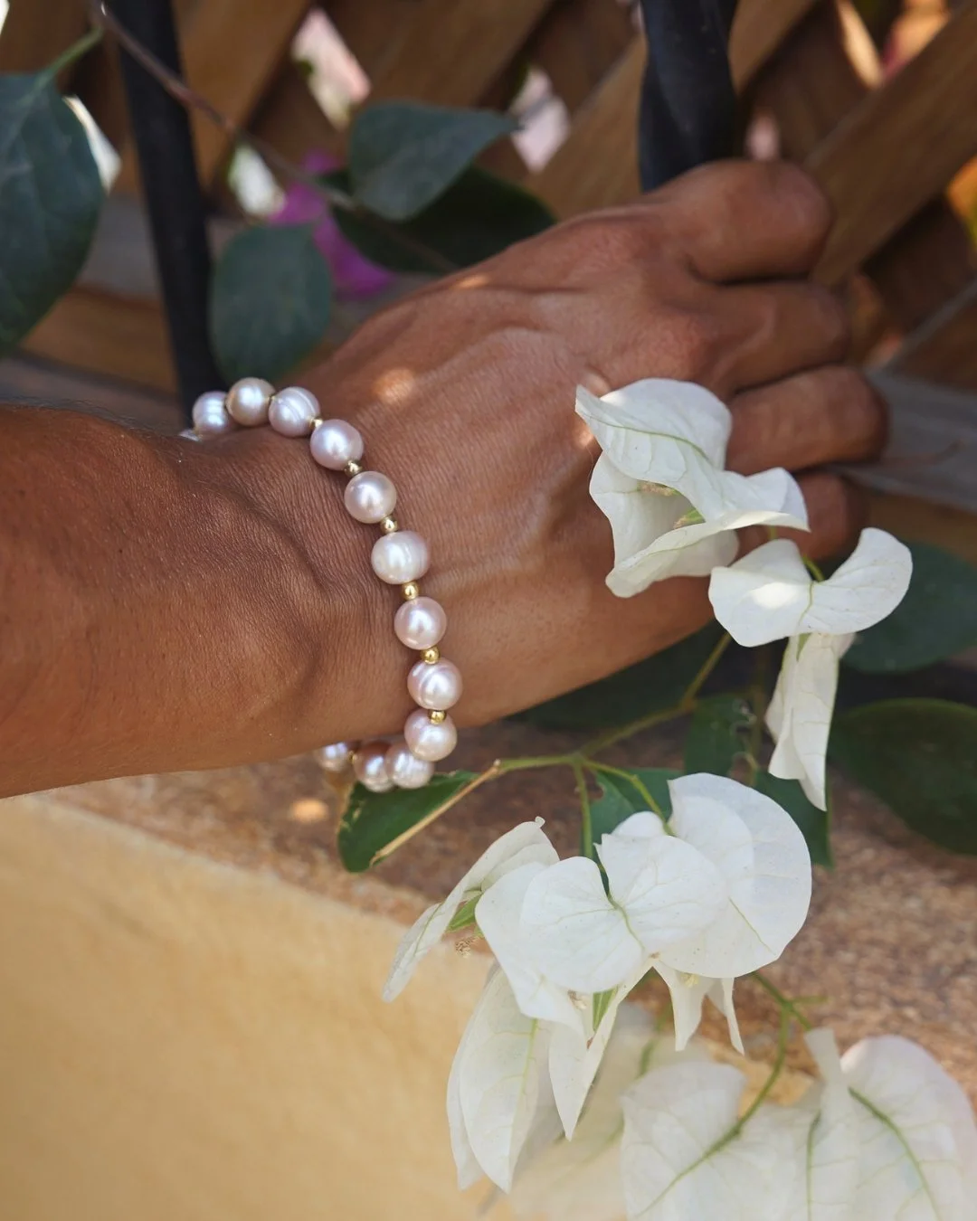 Where spring lives on
&bull;
&bull;
#perla #joyeria #modamexicana #hechoenmexico #hechoamano #jewelry #pearl #fashionjewelry #gemstones #boho #etsy #lunariaannuamx #perlanegra #stones #tropical #healingjewelry #trendy #mermaid #consumelocalmx #mexico