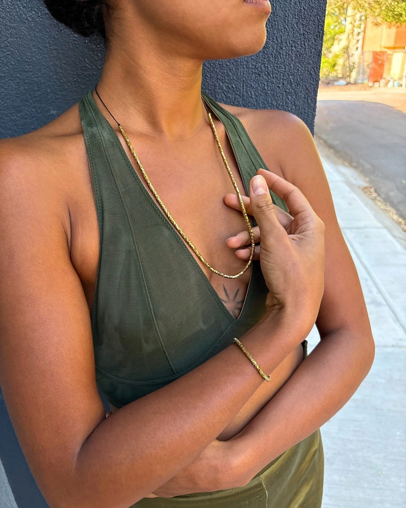 In the quiet between moments and my necklace
&bull;
&bull;
#lunaria #accesorios #moda #mexico #modaenmexico #fashionjewelry #fashion #trendy #hechoamano #hechoenmexico #lunariaannuamx #handmade #handmadejewelry #uniquejewelry #turquesa #uniquepiece #