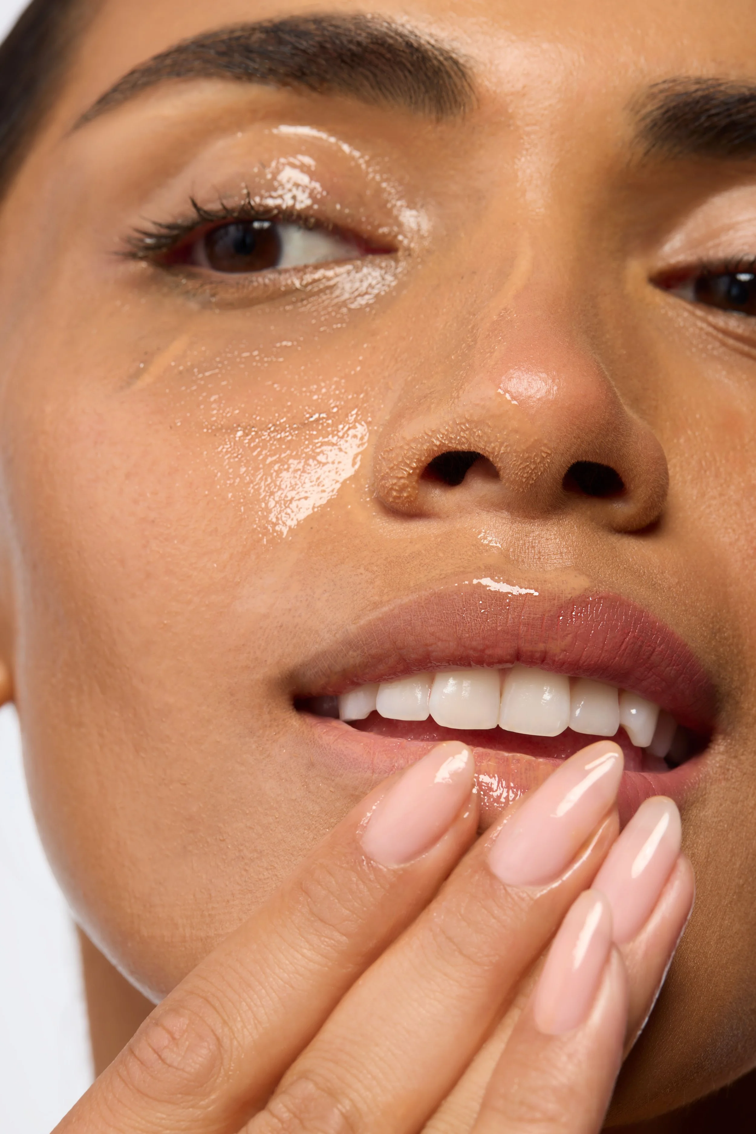 High_Res-LIPID ENRICHED CLEANSING BALM_APPLICATION_TEXTURE_SANA_3.jpg