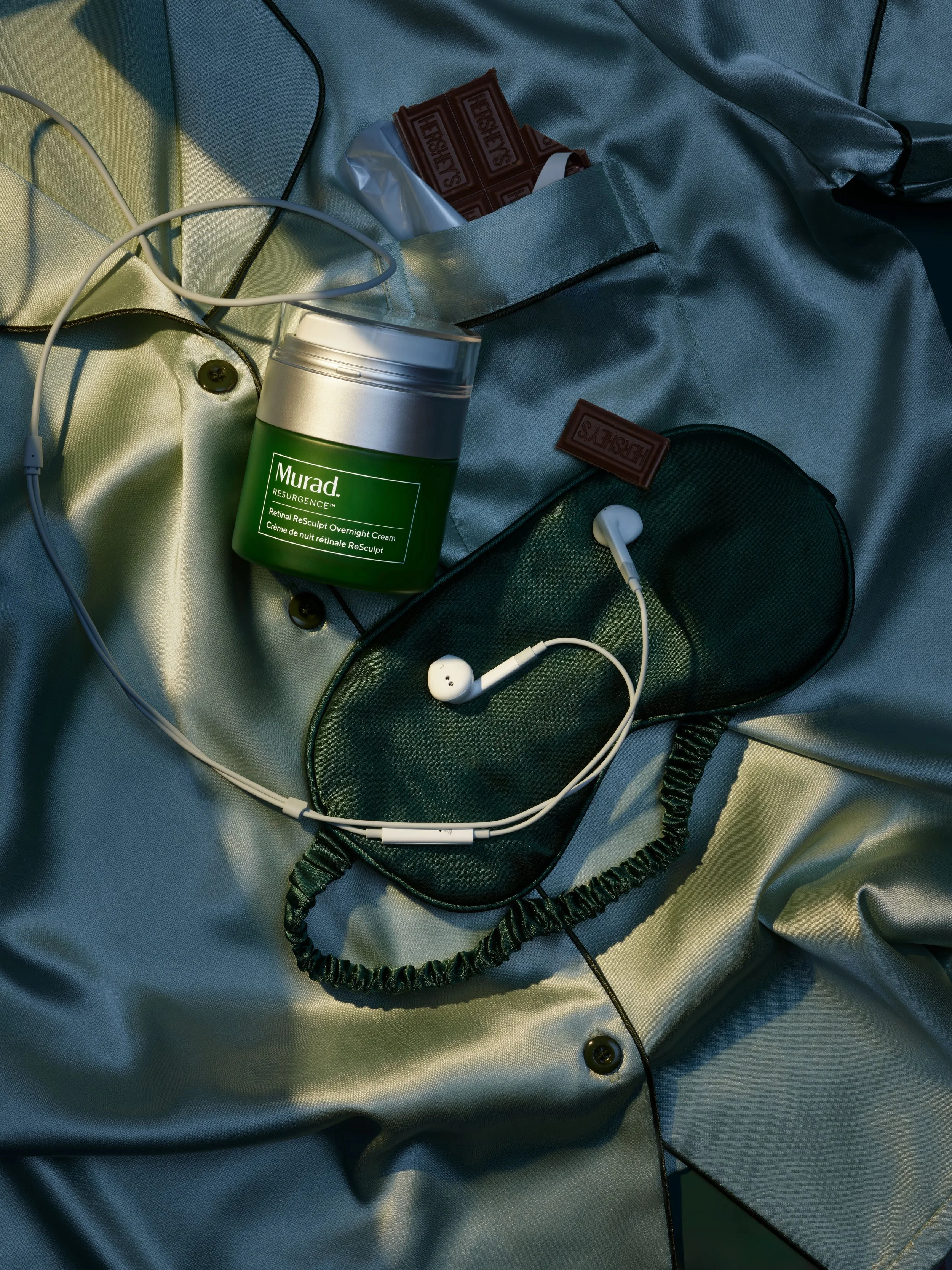 High_Res-RETINAL_NIGHT_CREAM_LIFESTYLE_SOCIAL_V2_0668-STACK_final.jpg