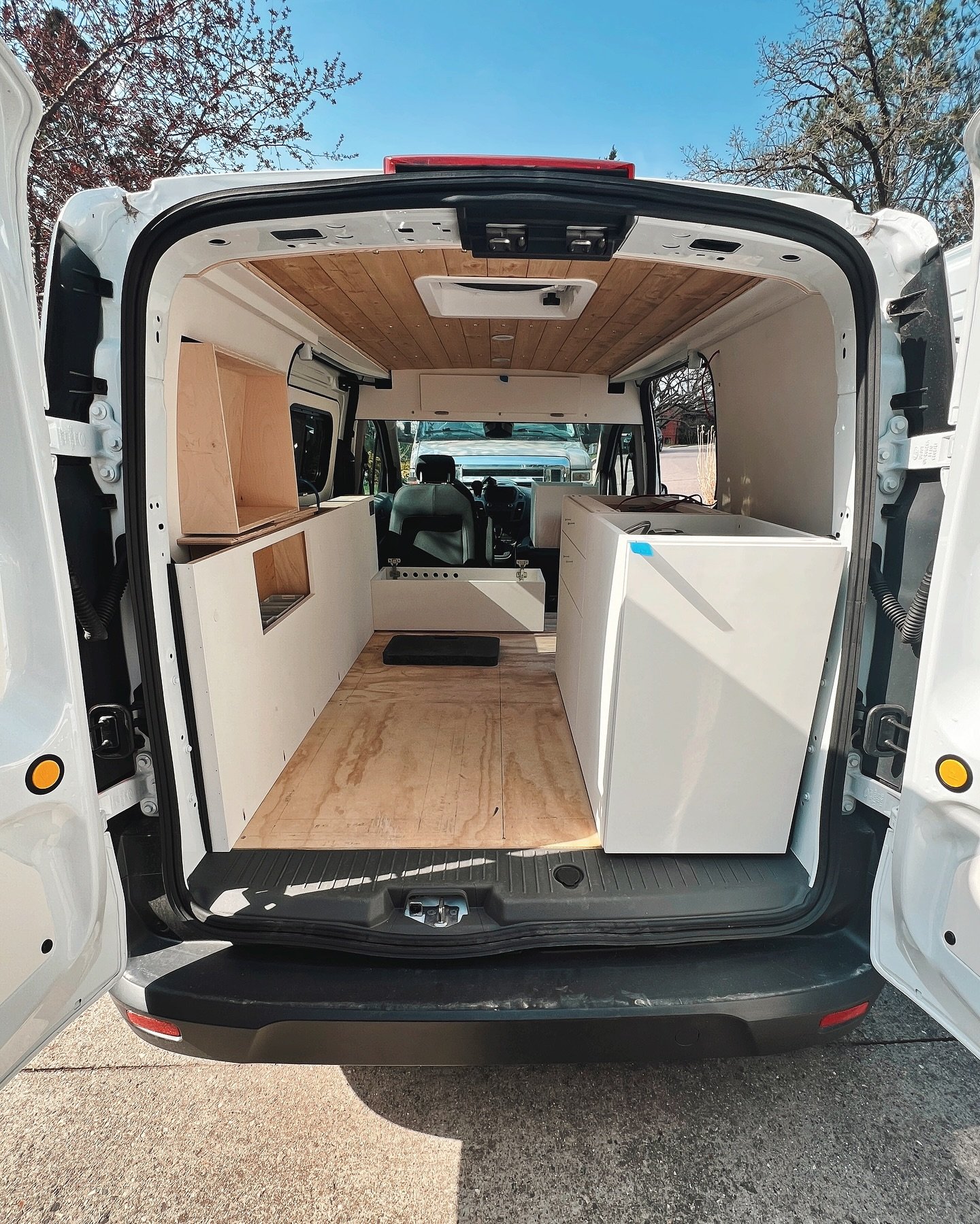 Progress shots of the cabinet install process along with some flooring  installation. If you look close enough, you&rsquo;ll see a few tweaks made to get everything fitted and working smoothly 👌🏻
&bull;
Briarwoodvans.com