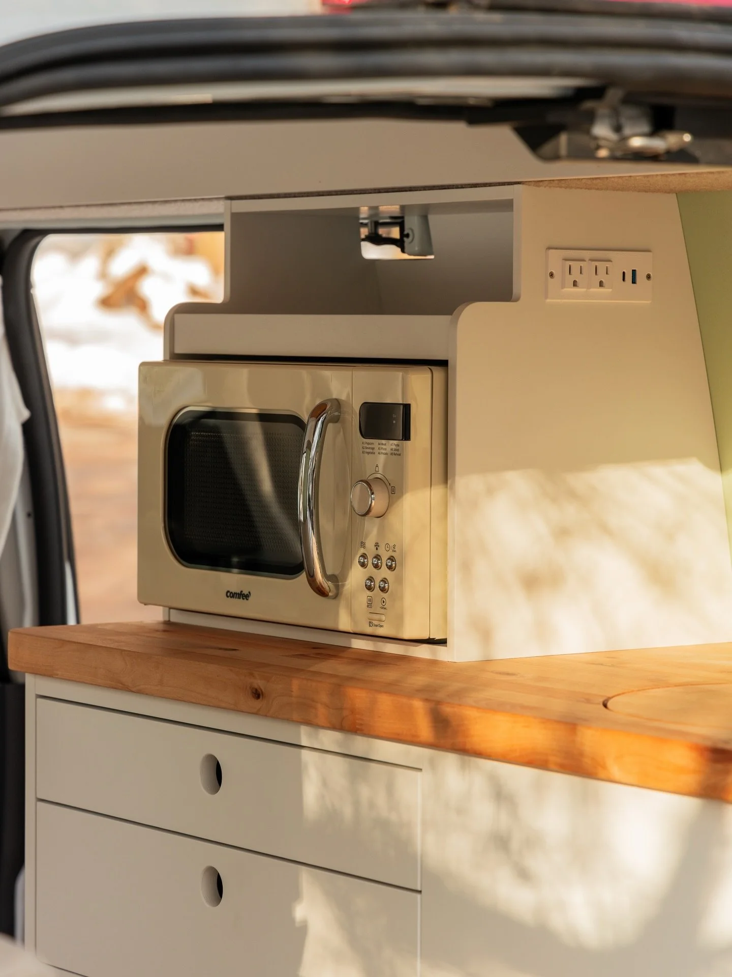 Watch the full tour on YouTube &bull; Link in bio 🏴
&bull;
https://youtu.be/aTQn2cOqwNg 
&bull;
Briarwoodvans.com