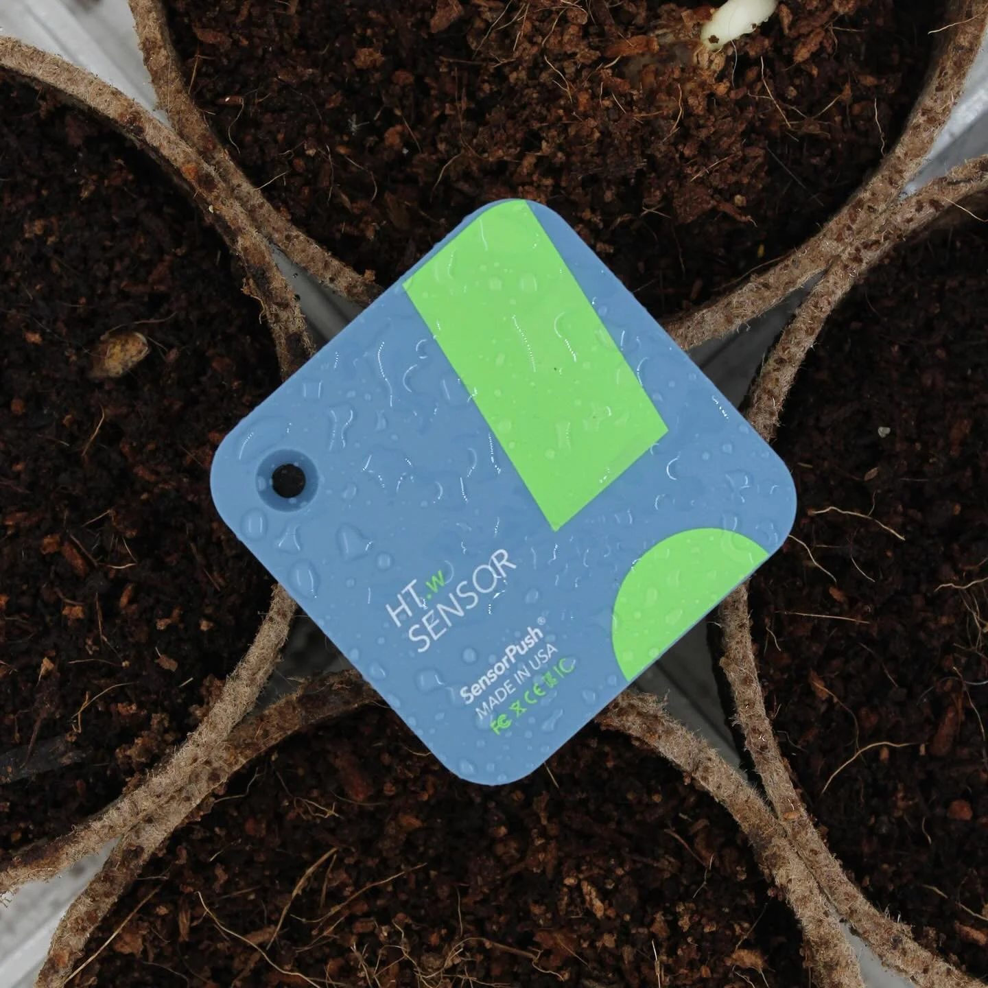 The SensorPush Water-Resistant Temperature / Humidity Smart Sensor pairs effortlessly with our mobile&nbsp;apps&nbsp;and the optional&nbsp;SensorPush G1 WiFi Gateway&nbsp;to provide the most premium solution for monitoring barometric pressure, humidi