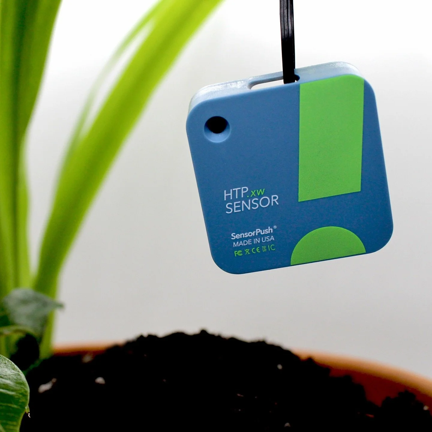 SensorPush is the best way to *spring forward* on this first day of meteorological Spring!
🌱🍃
The SensorPush HTP.xw Extreme Accuracy Water-Resistant Temperature / Humidity / Barometric Pressure Smart Sensor pairs effortlessly with our mobile&nbsp;a