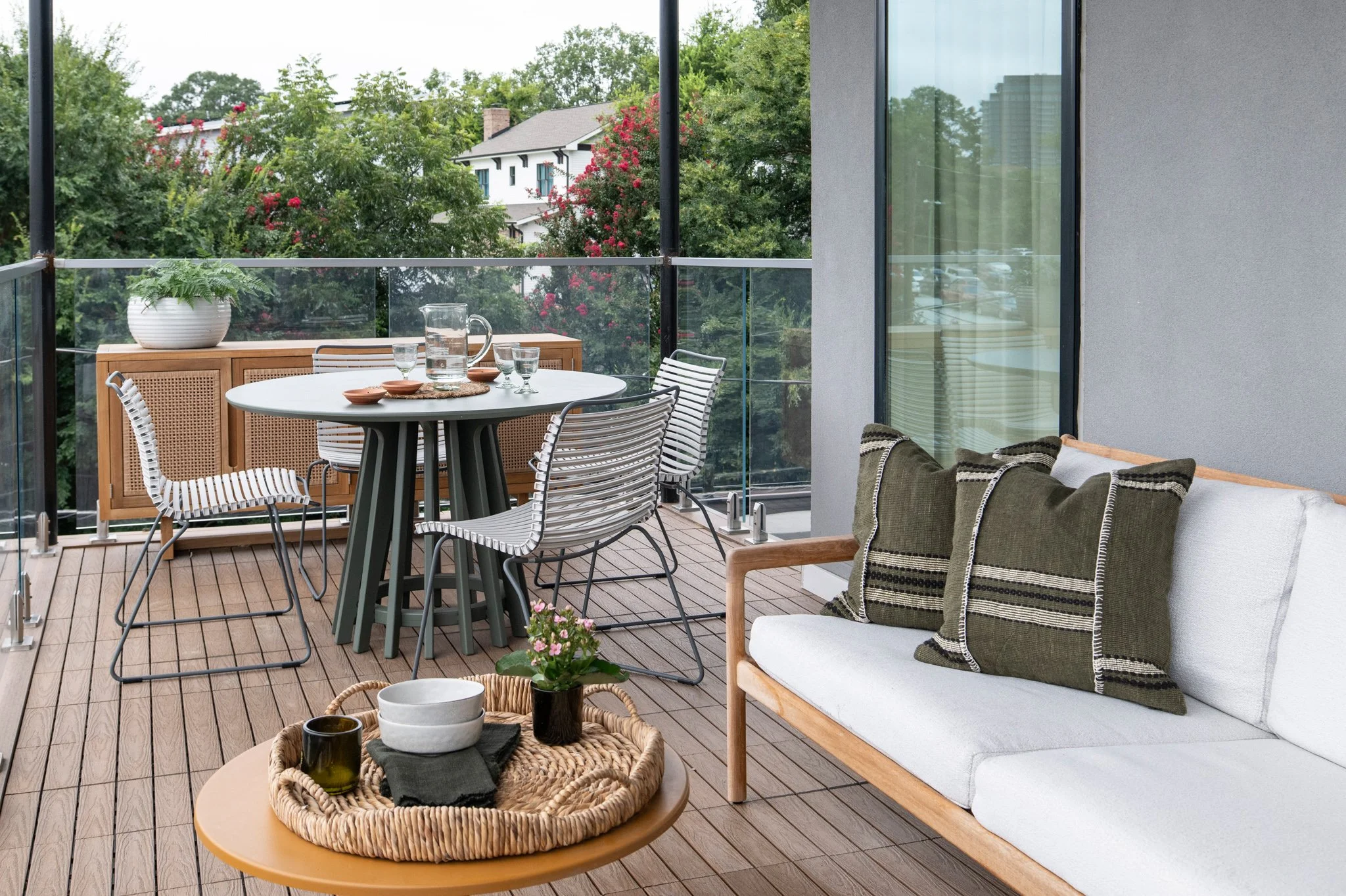 porch 2 final_2048px.jpg