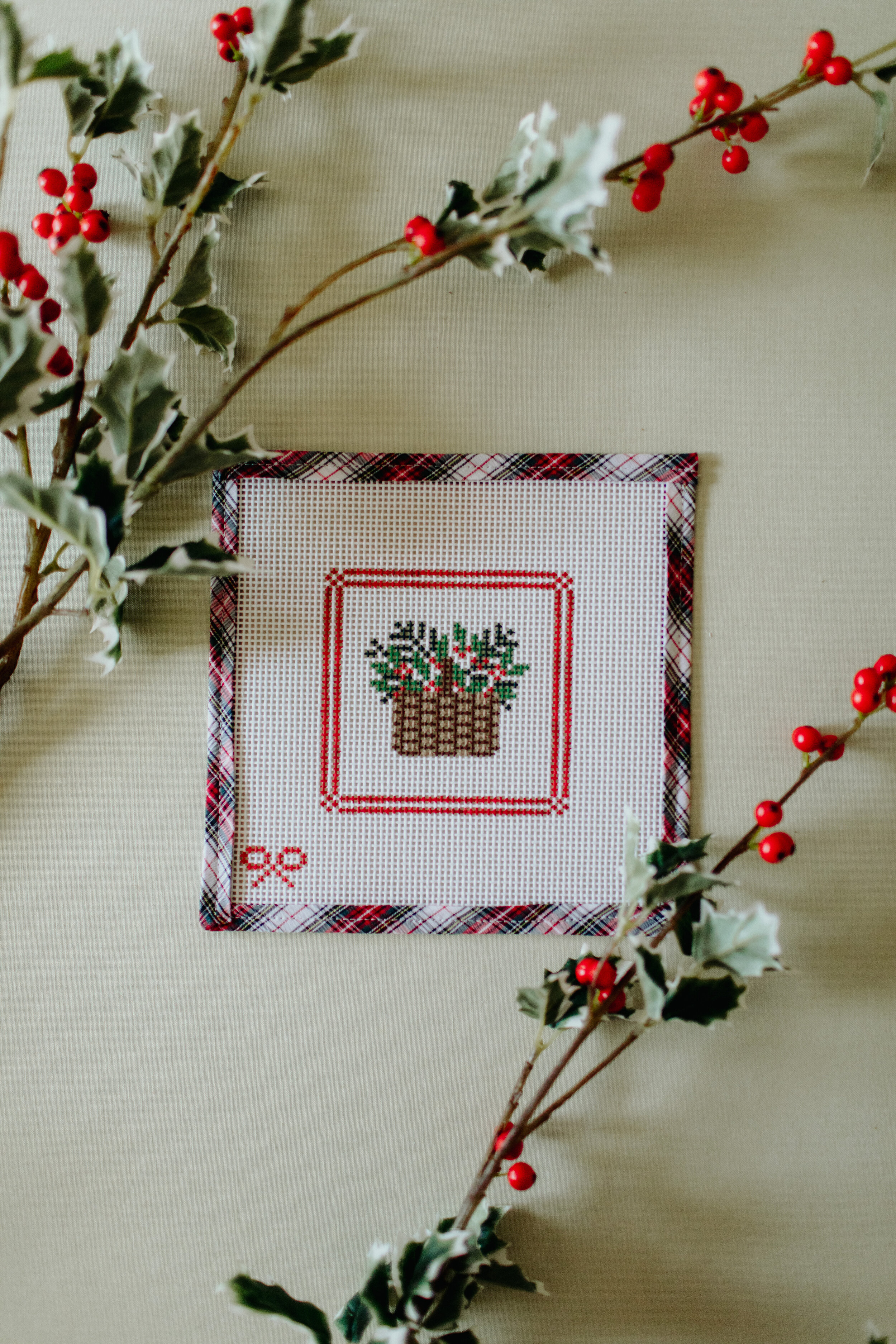 Holly Berry Basket Canvas + Kit