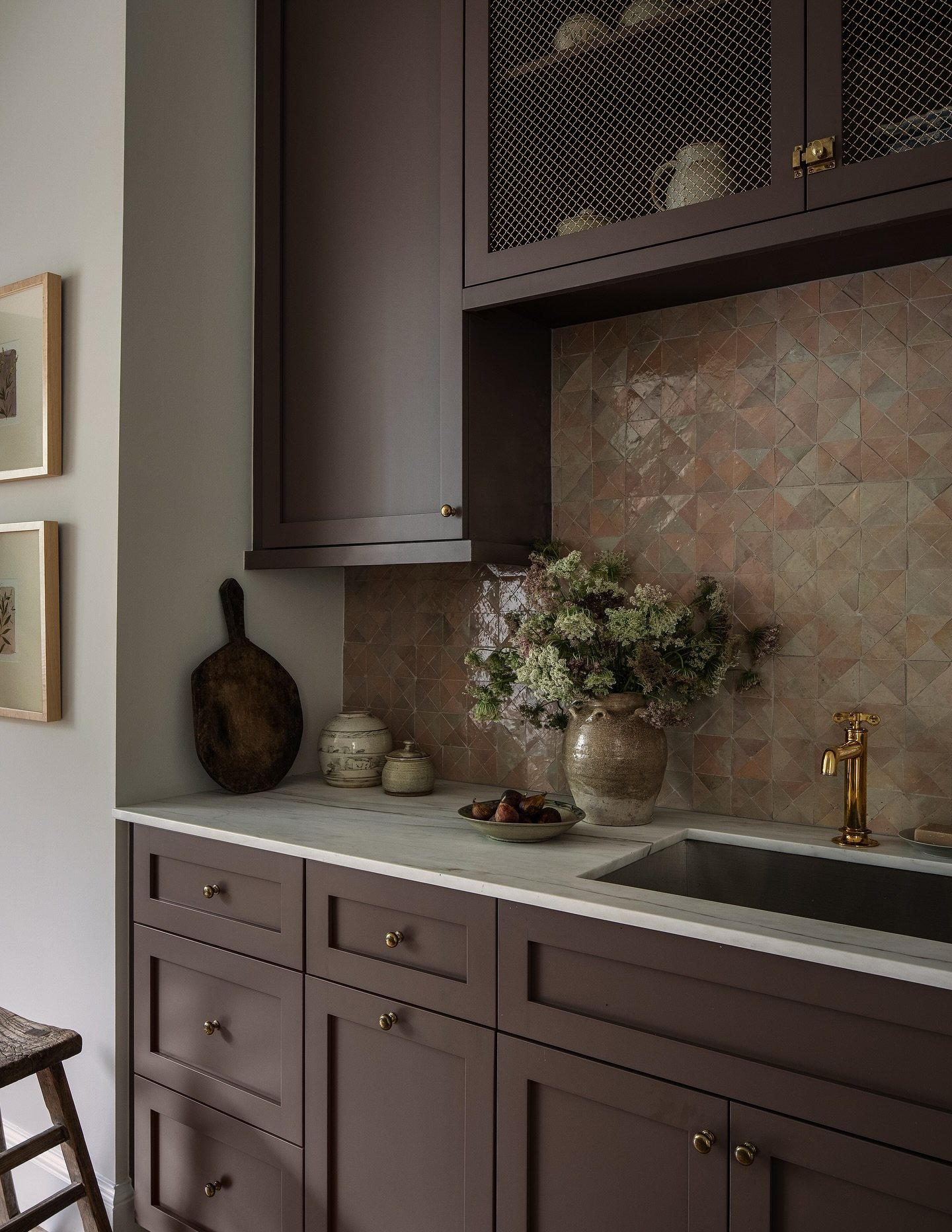 We are so excited to share photos of our Edison St project! The client shares our love of natural materials that patina, warm tones and beautiful textiles. Take a peek at the teen retreat, featuring custom cabinets, an unlacquered brass faucet, zelli