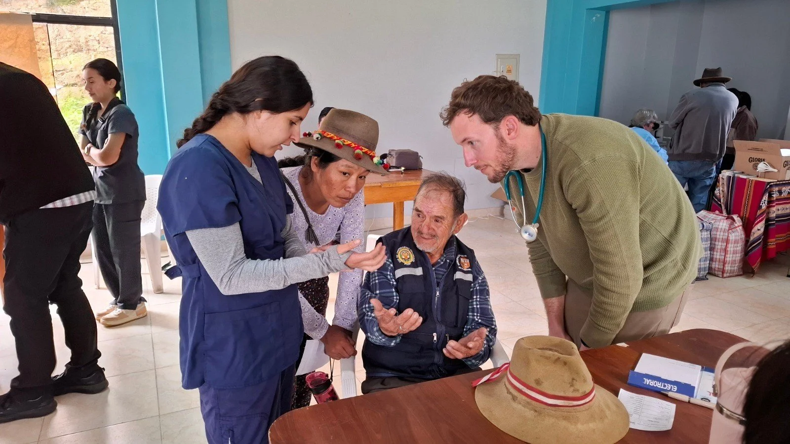 Vinieron buscando ayuda médica… ¡pero encontraron a Jesús!