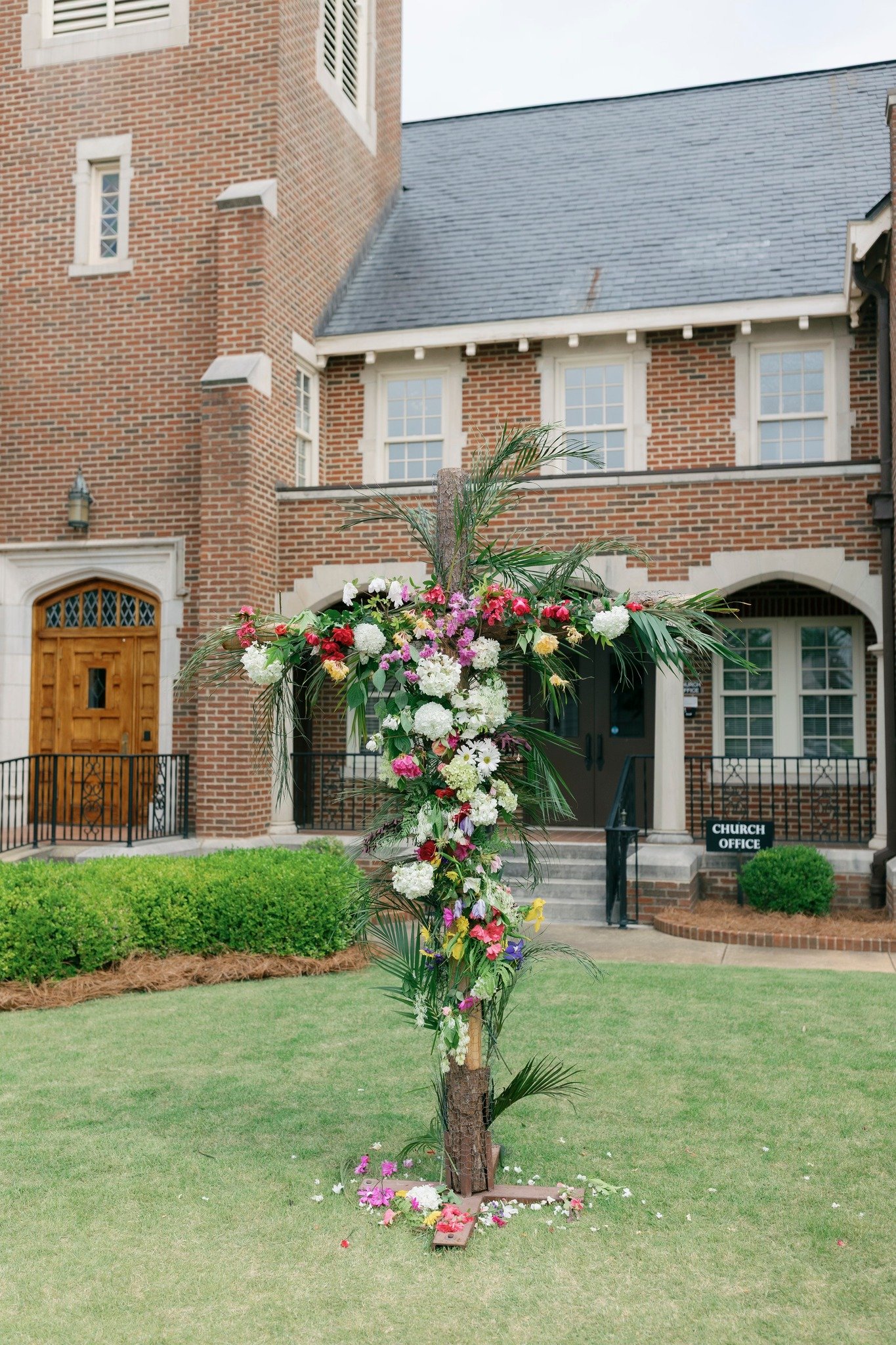 🌸 The Spring 2025 edition of News From The Pews is here! 
Catch up on all the latest from this spring! 

📖 Read it now: https://issuu.com/firstpresbyterianchurchoflagrange/docs/news_from_the_pews_-_spring_2025 or check your recent church e-blast!