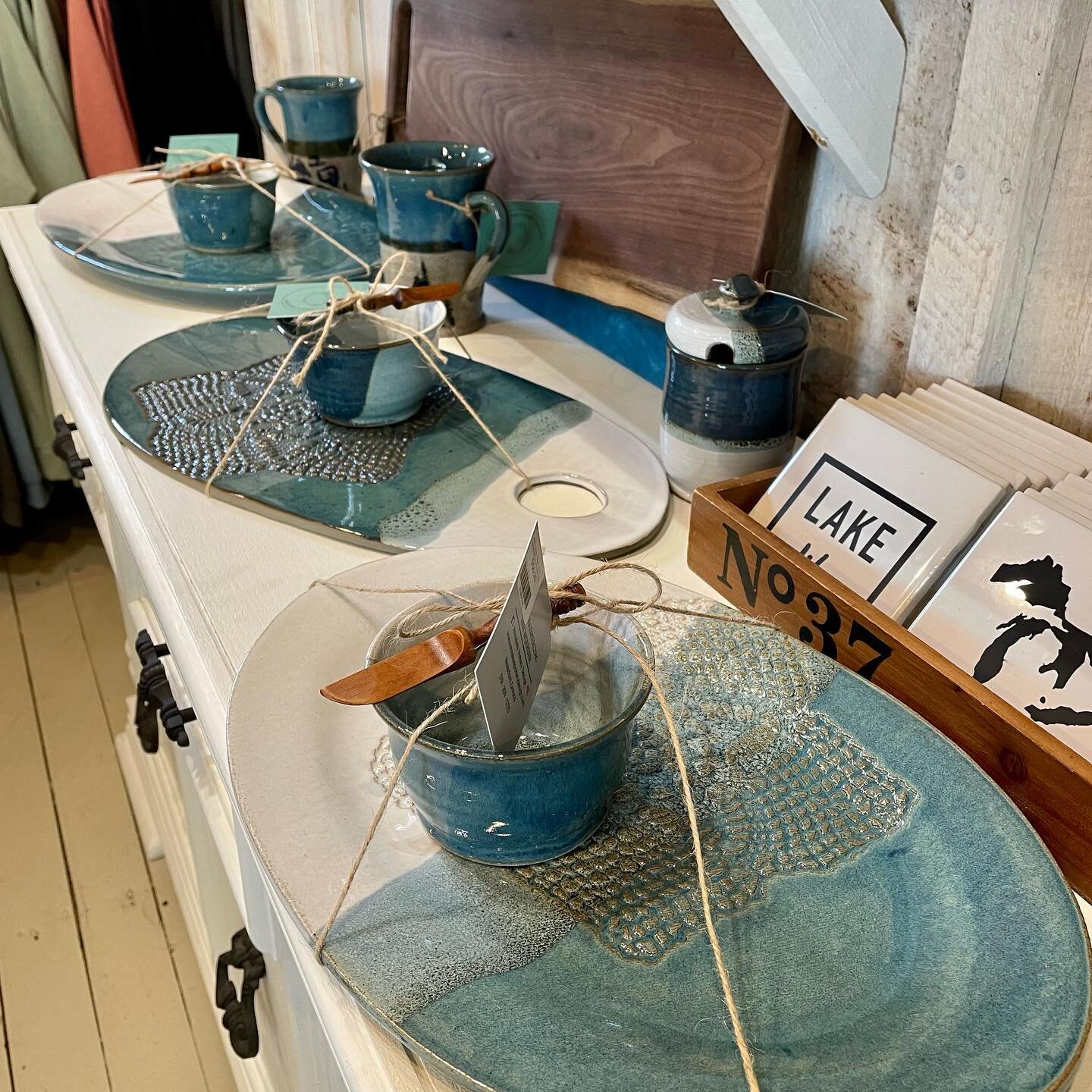 Feeling blue never looked this good 💙 @annekespotterydesign 
#charcuterieboard #handmade #lakelife #pottery #madeinnorfolk #norfolkcounty #waterford #portdover #localartist #blue #lake #cottagedecor #potterylove