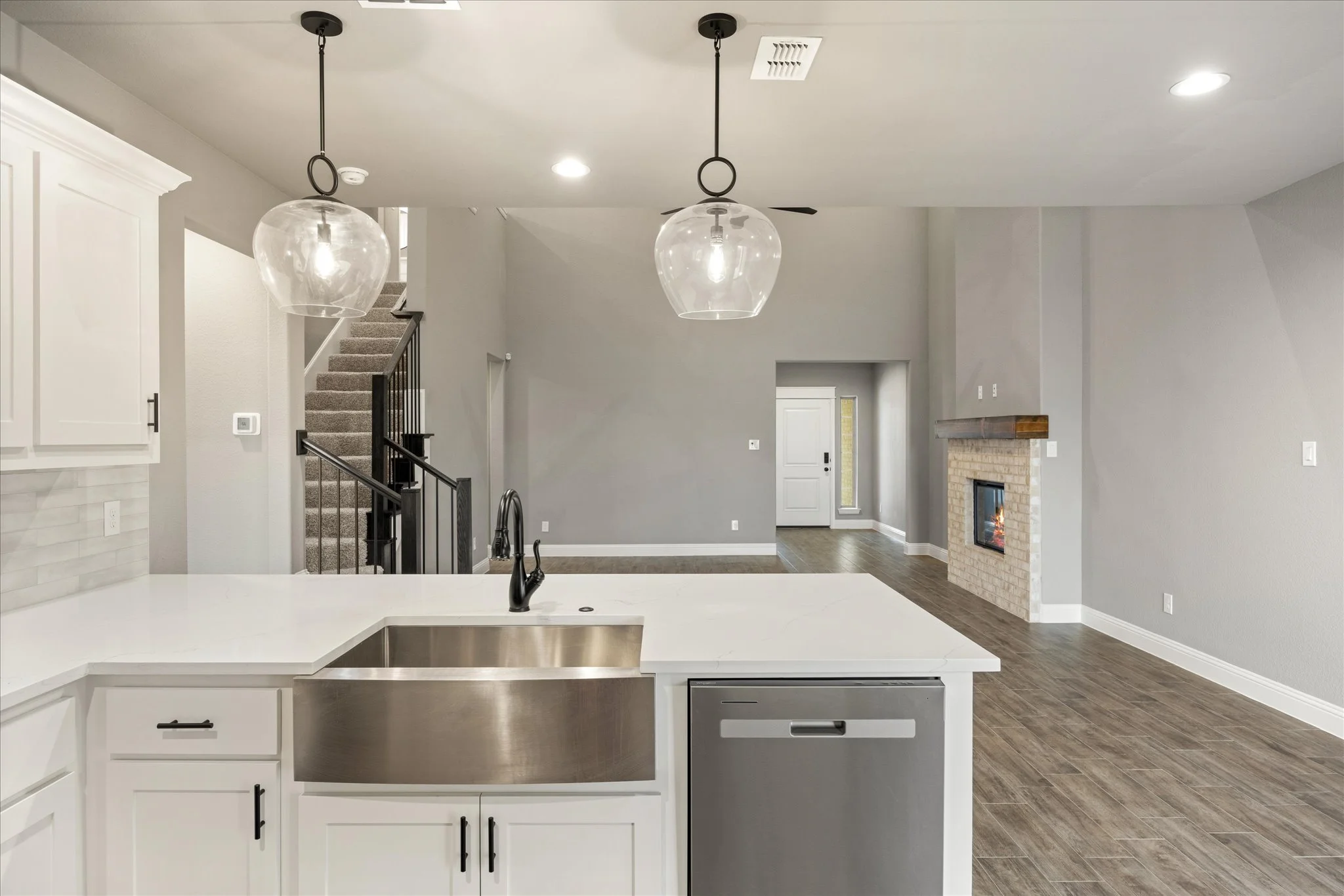 14-254 Legacy Blvd-078.jpg