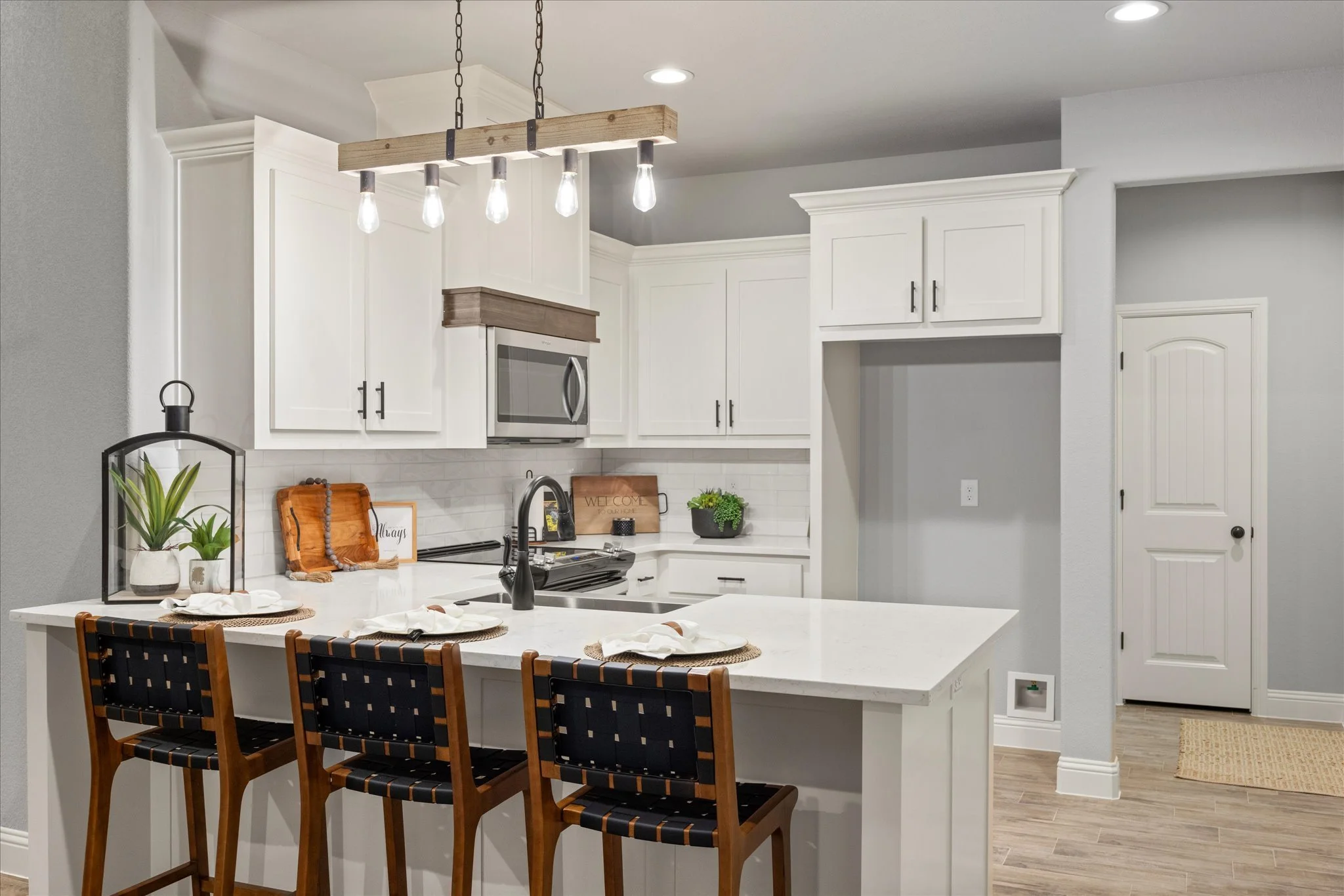 10-230 Legacy Blvd-049.jpg