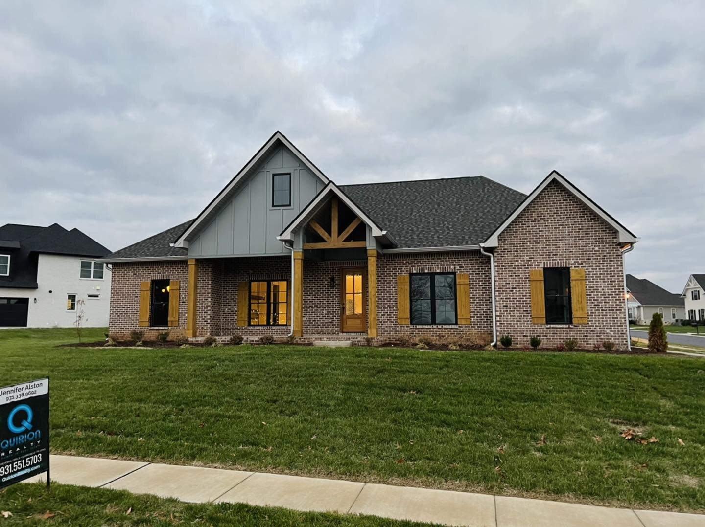 Lot 49 Whitewood is move-in ready for the holidays!
 
4 beds/ 3 baths + bonus room
-Mother-in-law suite with full bath/ bonus room upstairs
-Hardwood throughout main level

$688,600

We&rsquo;re now offering a 1 point buy-down and up to $16,000 in cl