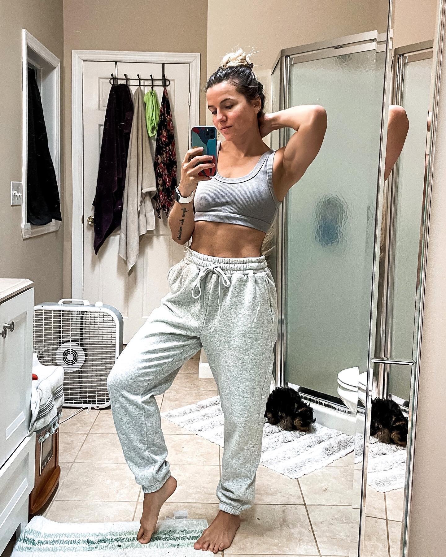 How do you lounge? 
.
1️⃣ or 2️⃣
.
I&rsquo;m definitely a 2️⃣ 😅 Give me all the baggy sweats and oversized hoodies ANY DAY! 🙌🏻
.
What about you? Which do you prefer to lounge in? 😊
.
#MeeshMovement
.
.
.
.
.
.
.
.
.
#fitnesspost #strengthbuilding
