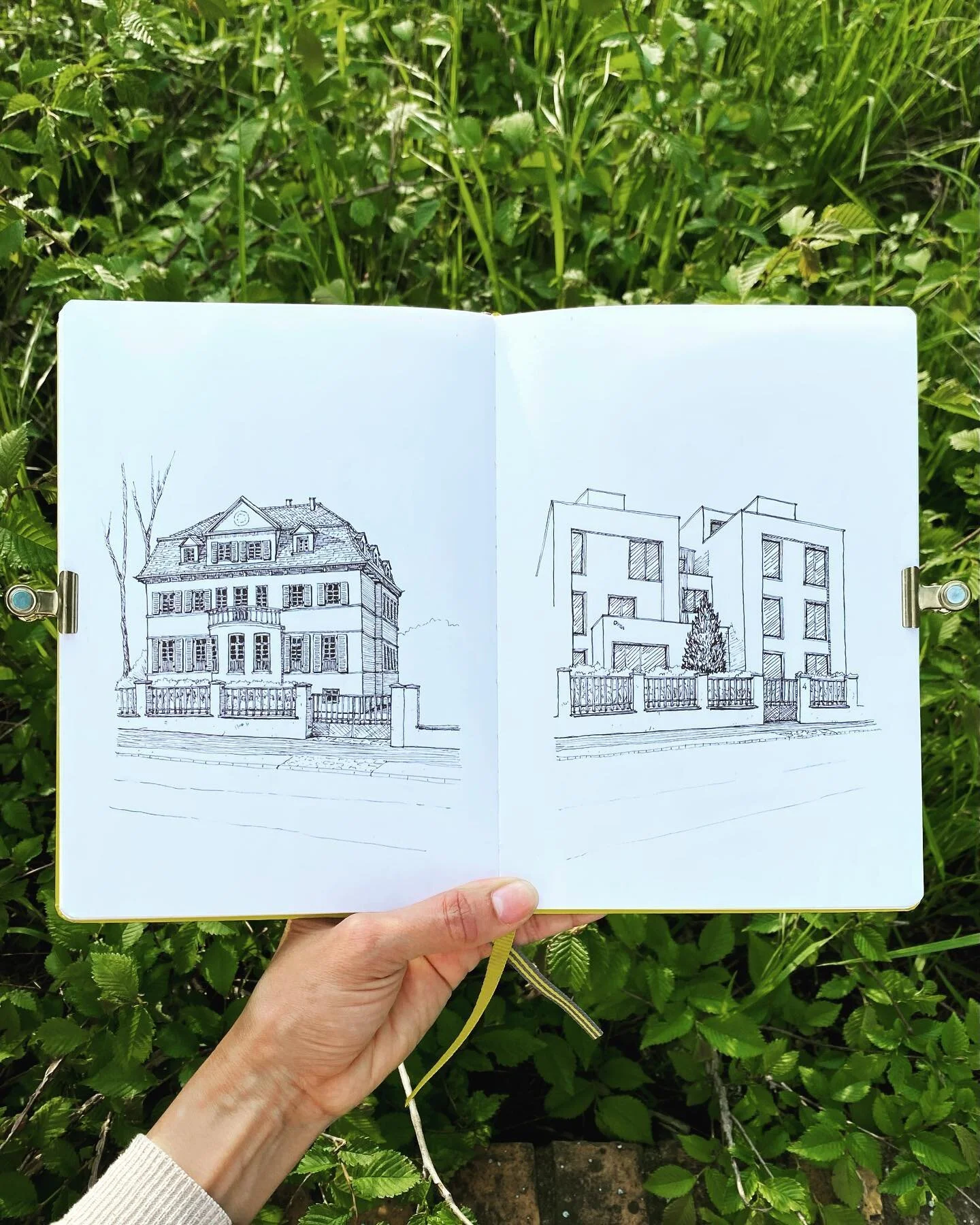 Old x New 🏠 🏢
The old building is easy to associate with a home, and the new one looks fancier and modern. Question of taste 😁 both are lovely 🤩 

#inkonpaper #sketchdaily #sketchaday #sketcheveryday #nanquimart #architecturelover #architecturedr