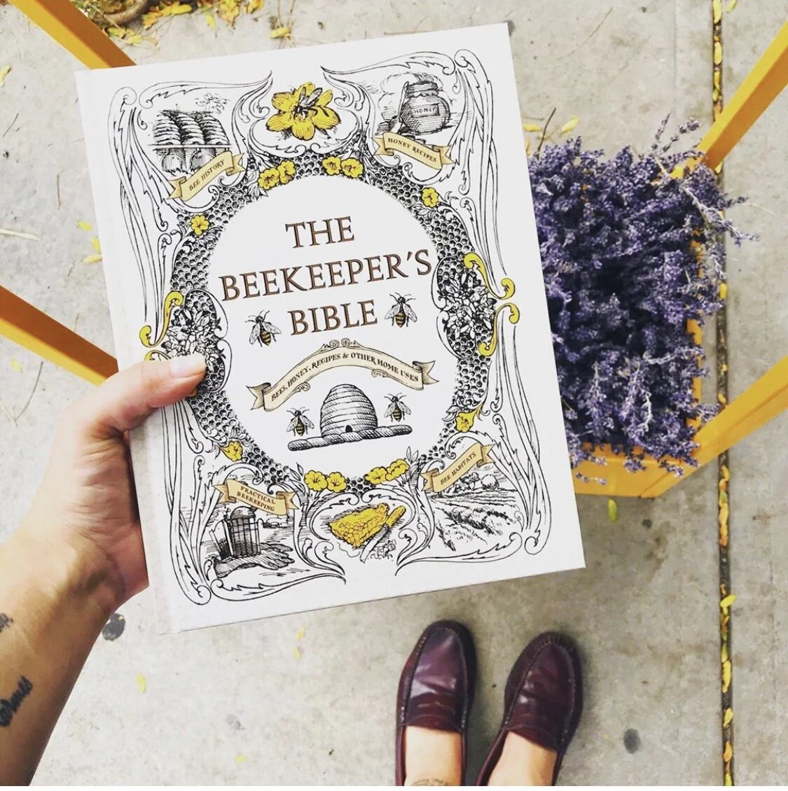 The Beekeepers Bible: Bees, Honey, Recipes and Other Home Uses by