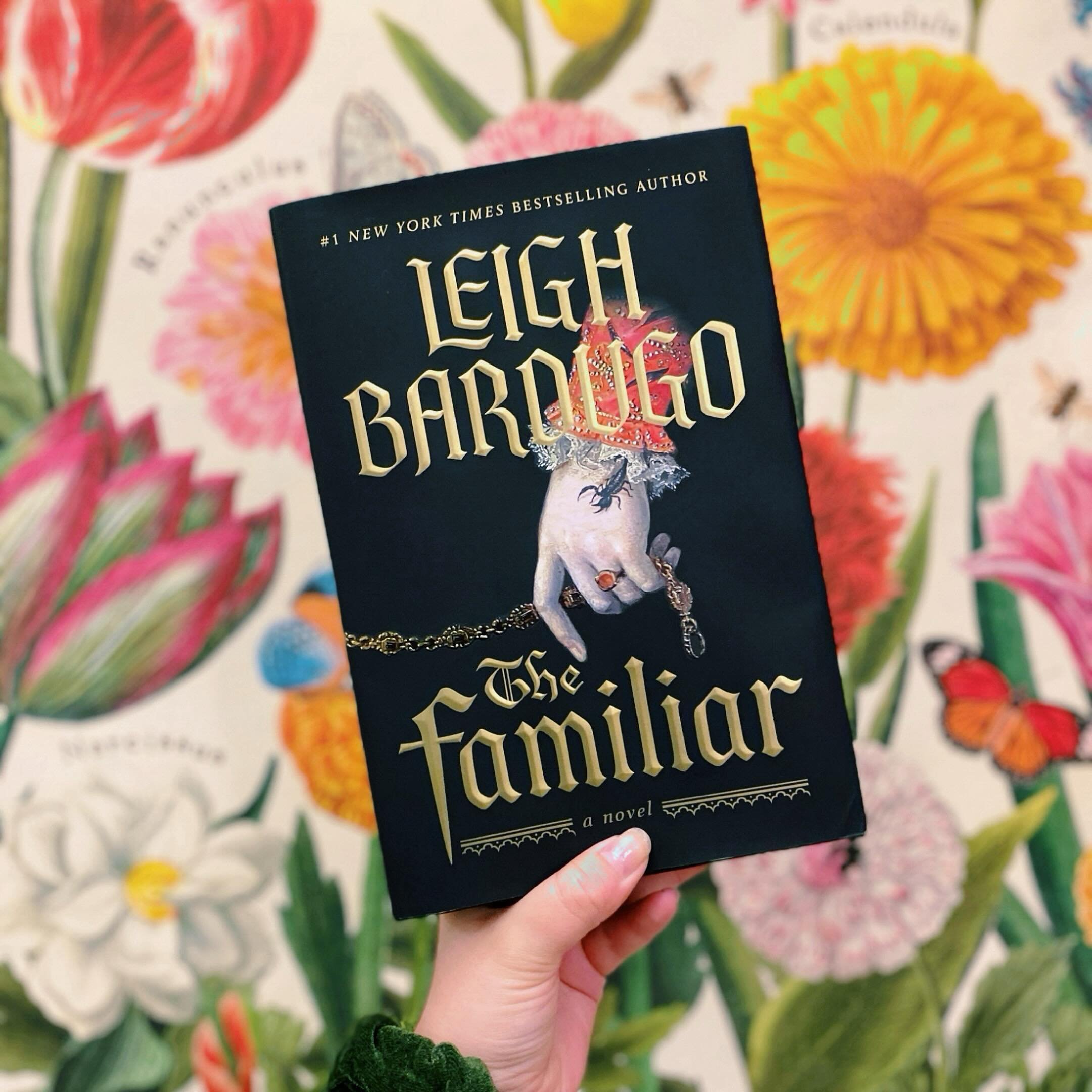 ICYMI the new @lbardugo is out and the cover is almost UNREASONABLY HOT 😍