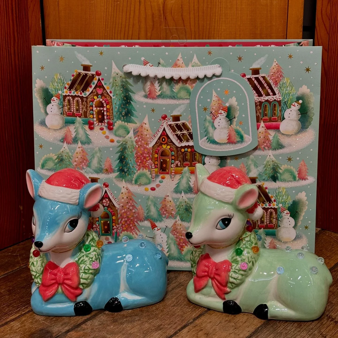 We&rsquo;ve got alllll the reindeer in the shop 🎄🦌 From deer that light up to trinket boxes to colorful fuzzy ones, we&rsquo;ve got it all 🥰 Hit us up for your new fav xmas decor!!