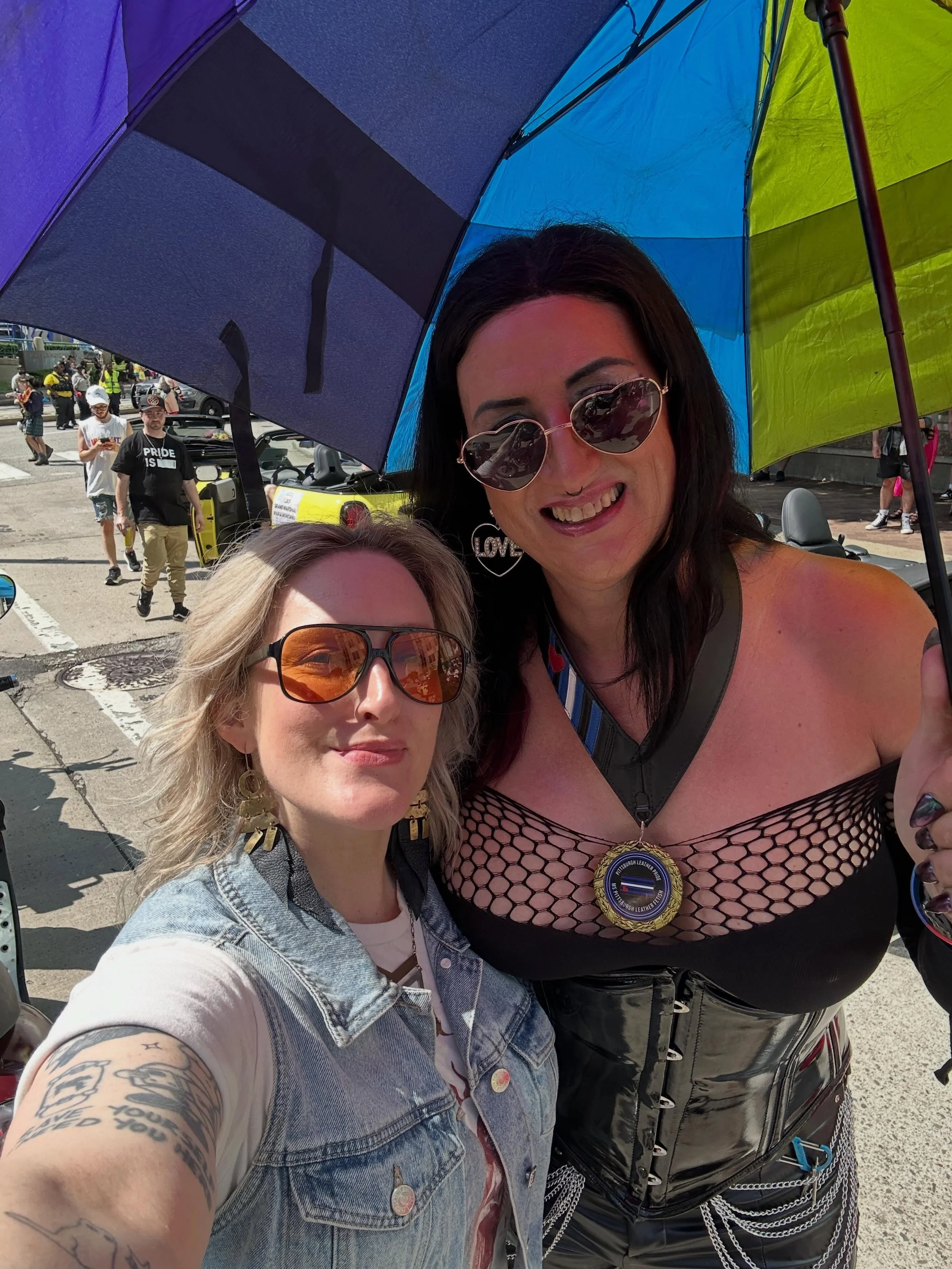 A beautiful day to ride with pride at the @officialpittsburghpride parade, thanks for leading us @brianna.reborn! Always wonderful to see the iconic @themariamontano, and I love being a dork with @happylilcanvases 🥰
