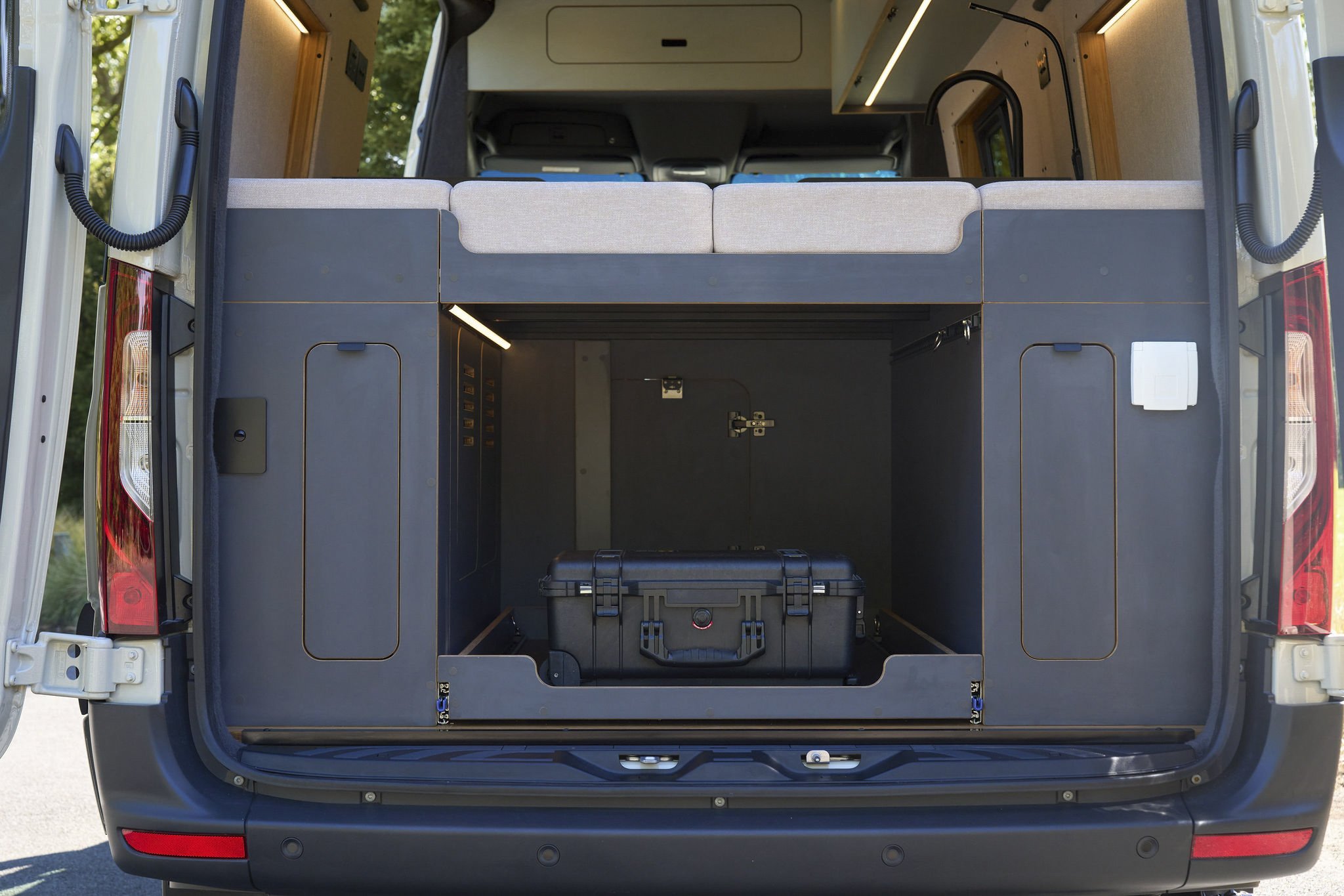 M&D_Campervans_Mercedes_Sprinter_4x4_Conversion-8.jpg