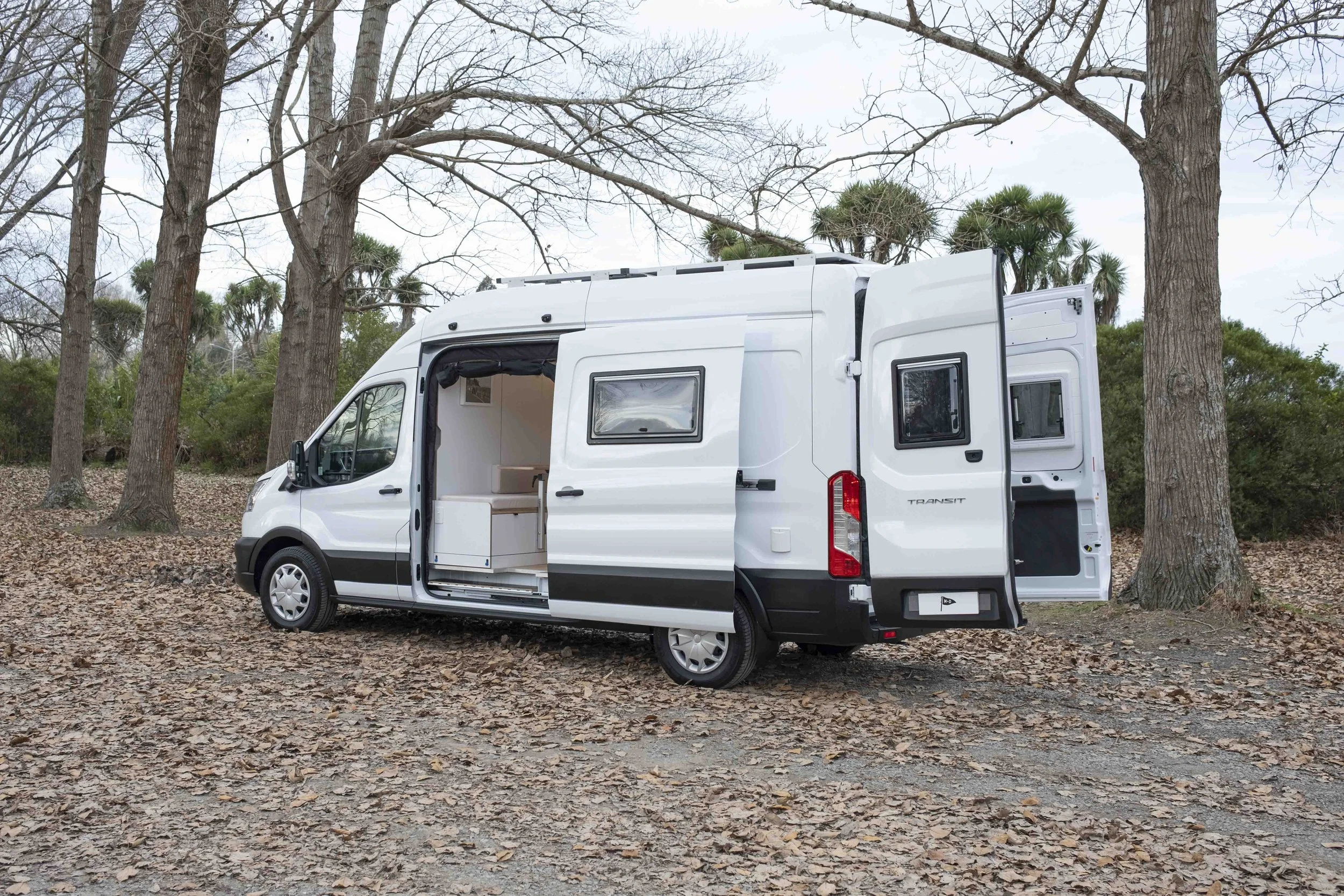Ford-Transit-custom-campervan-conversion-M+D-150.jpg