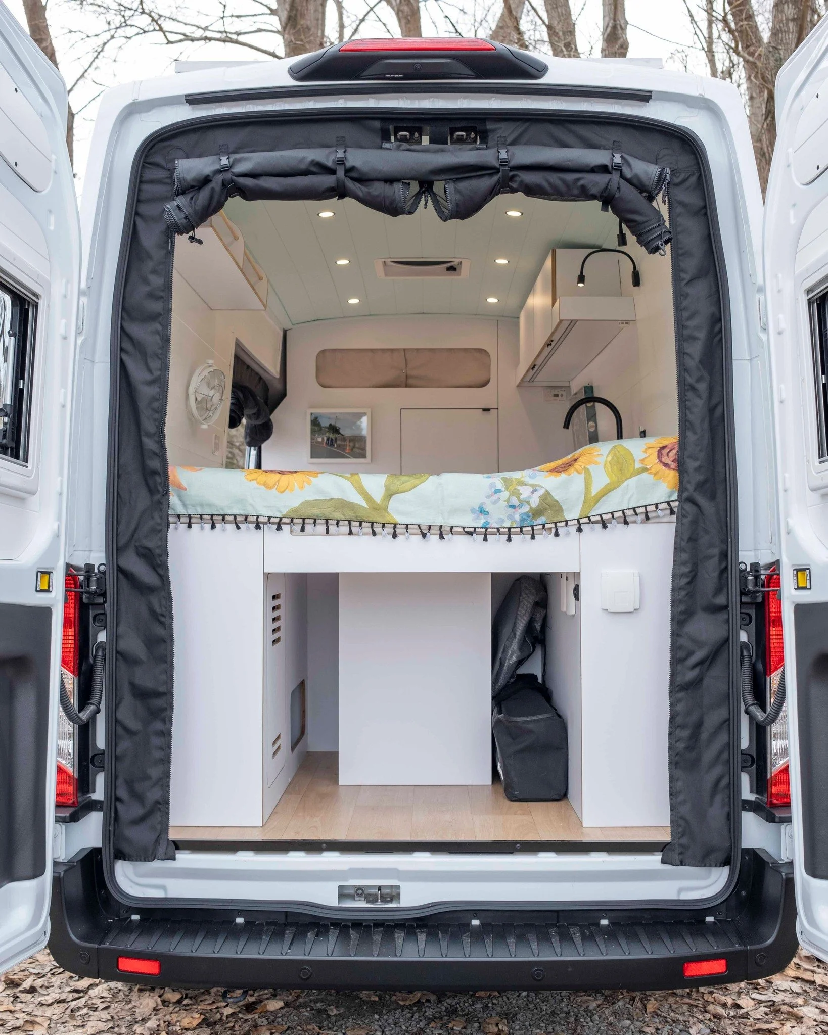 Self-contained, off-grid capable, and built for everyday comfort — Rachel’s Ford Transit is ready for anything.
From the bug screens to a permanent bed set-up, every detail was designed for the way she lives.
Get the full tour → Re