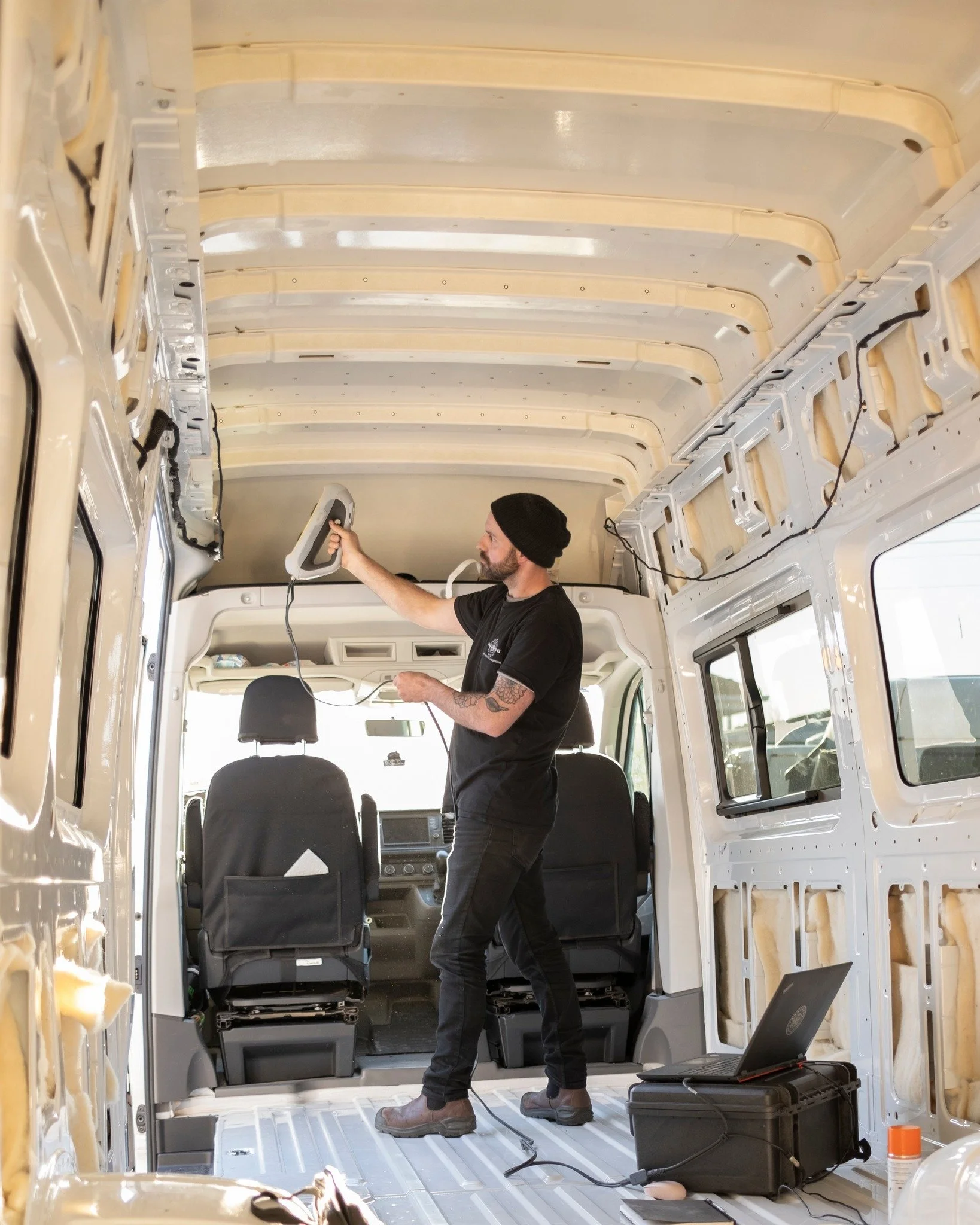 Meet Jack, the fabricator behind Huntaway Fabrication. Here he’s using 3D scanning tech on a VW Crafter with a fibreglass roof extension. Why? So he can design a perfectly fitted roof rack solution that’s strong, safe, and tailor-made.
H